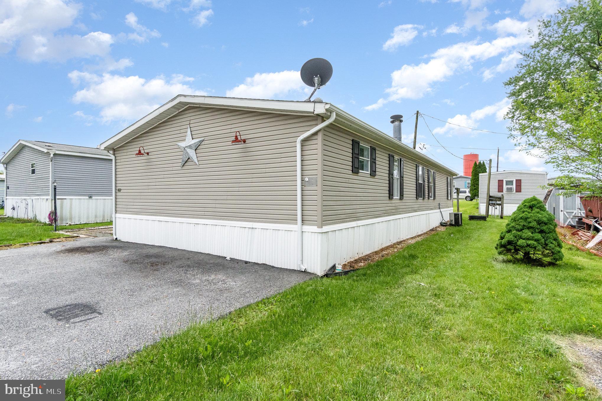 465 MANOR DRIVE