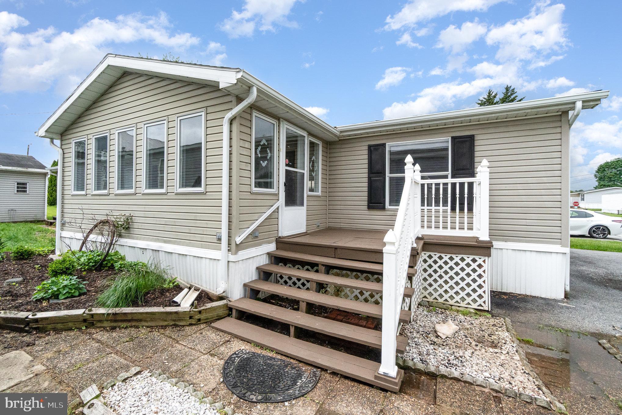 465 MANOR DRIVE