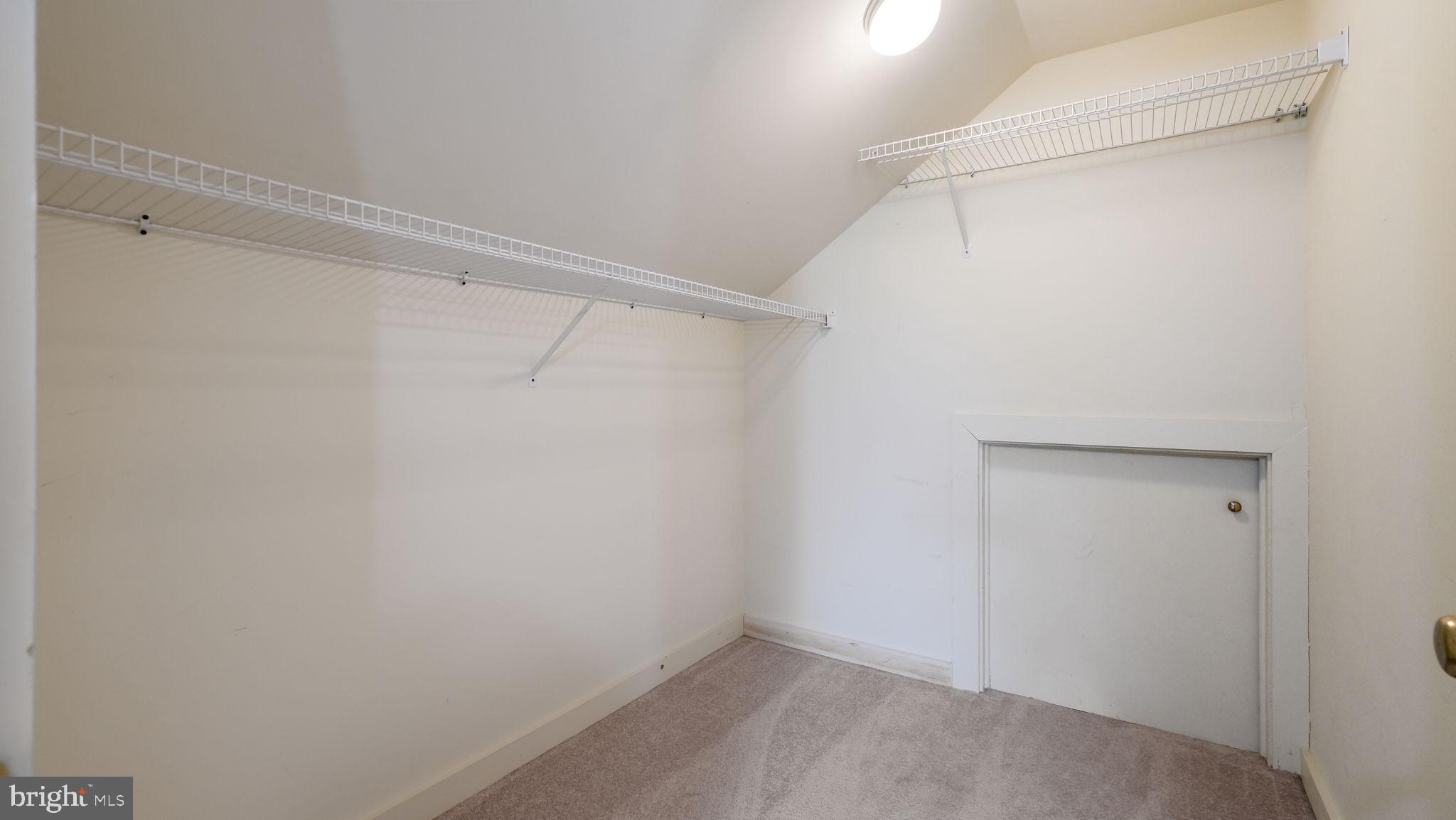 HILLTOWN - Residential