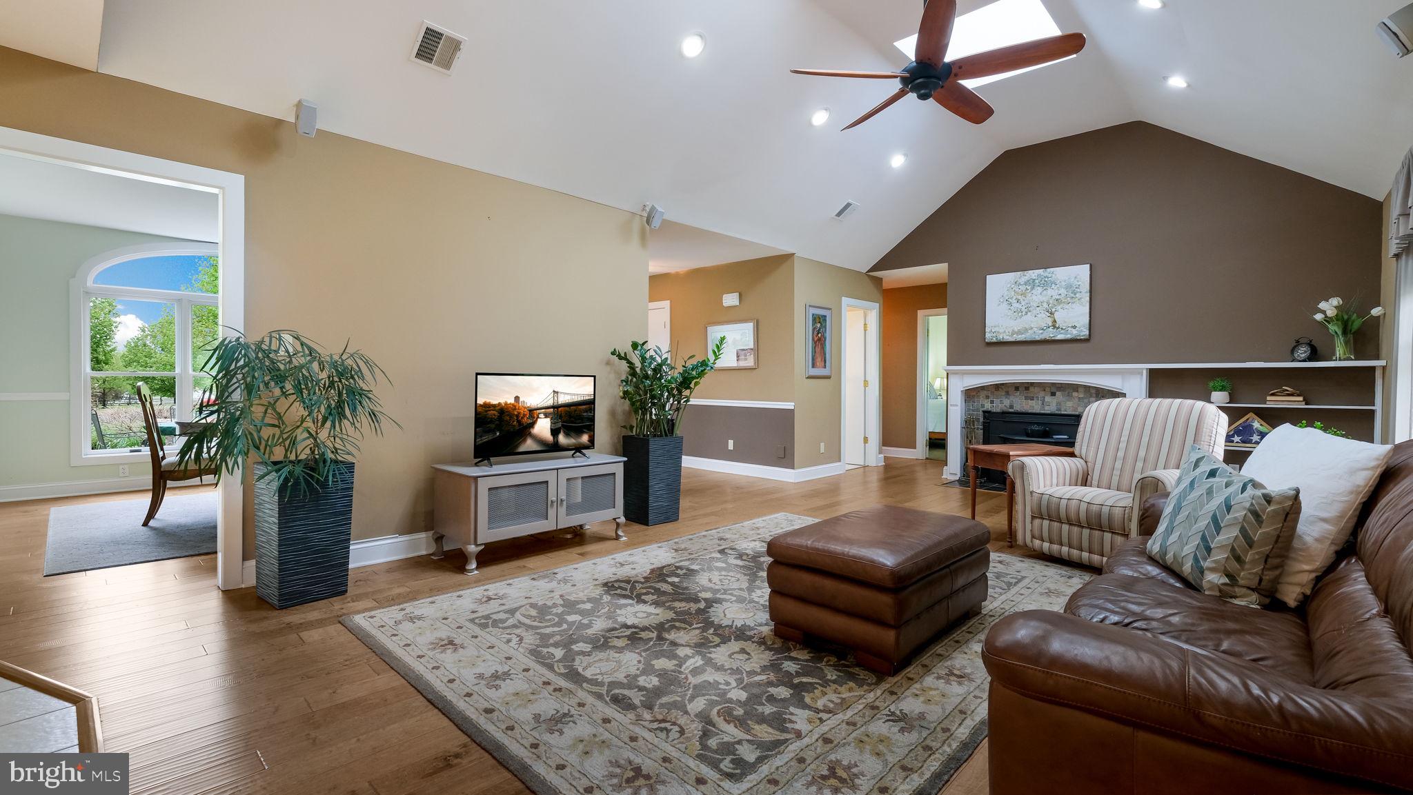 HILLTOWN - Residential