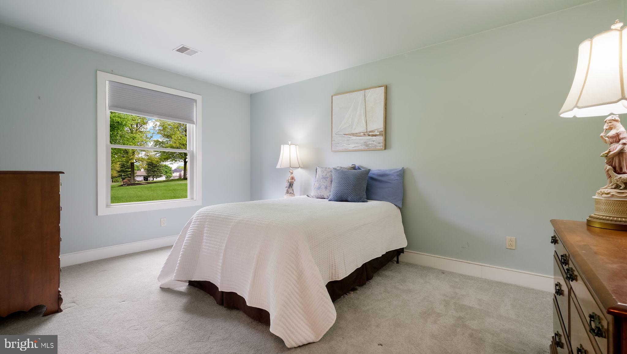 HILLTOWN - Residential