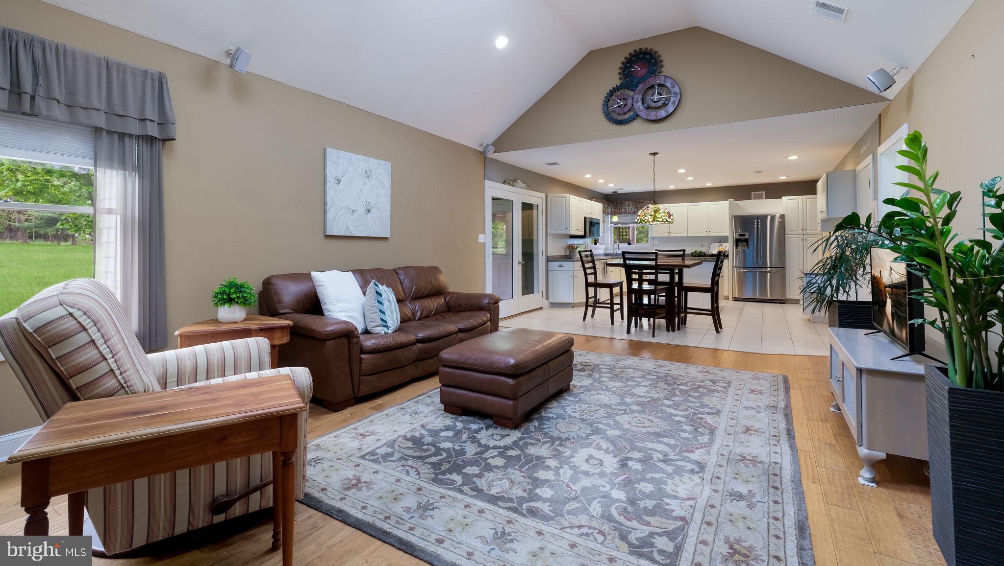 HILLTOWN - Residential