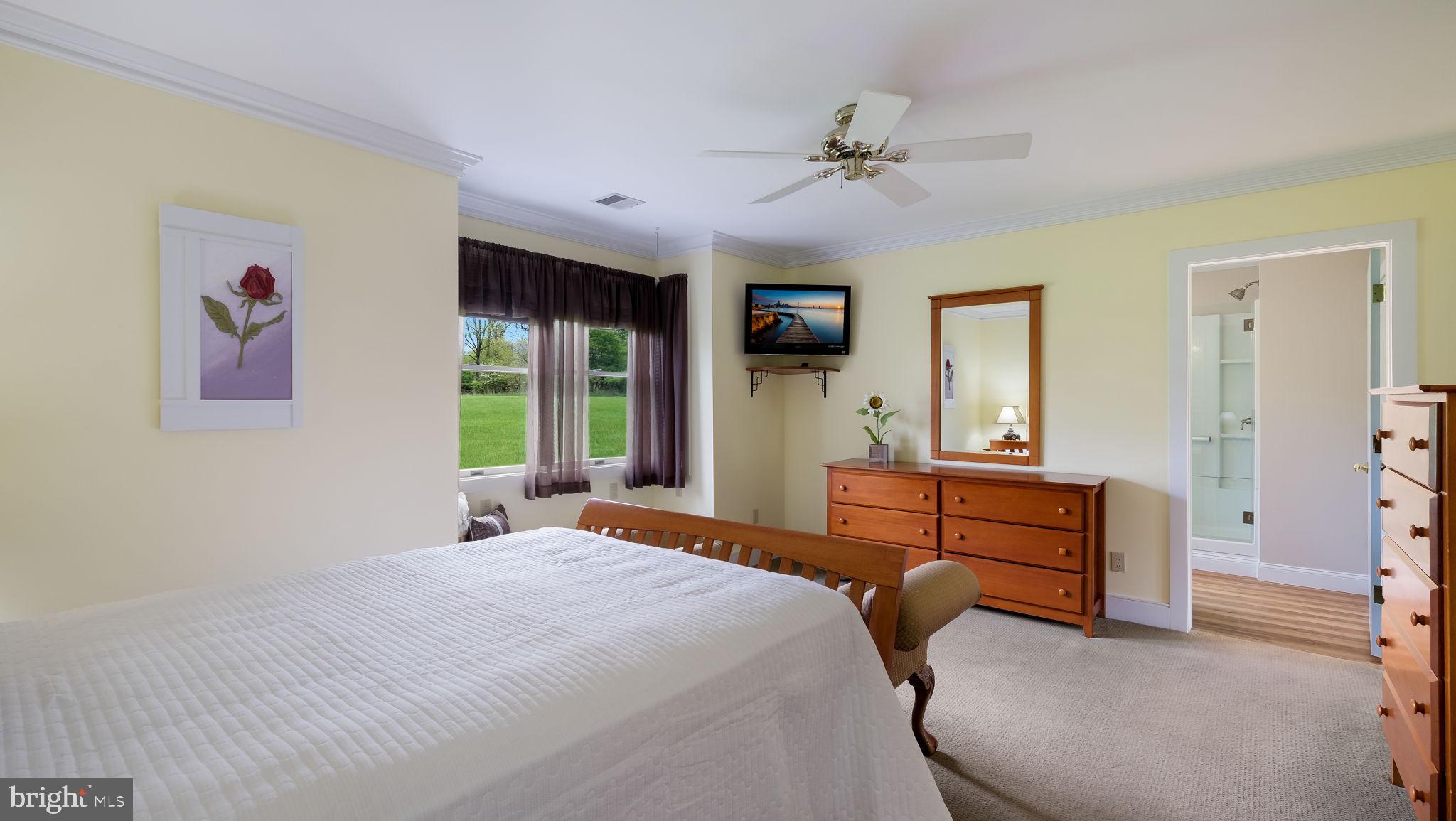 HILLTOWN - Residential