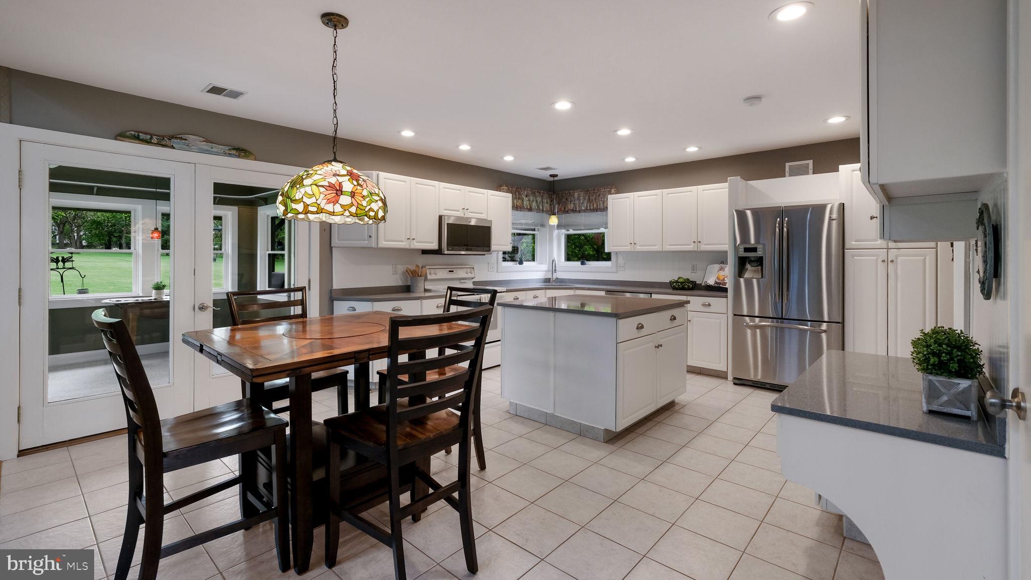 HILLTOWN - Residential