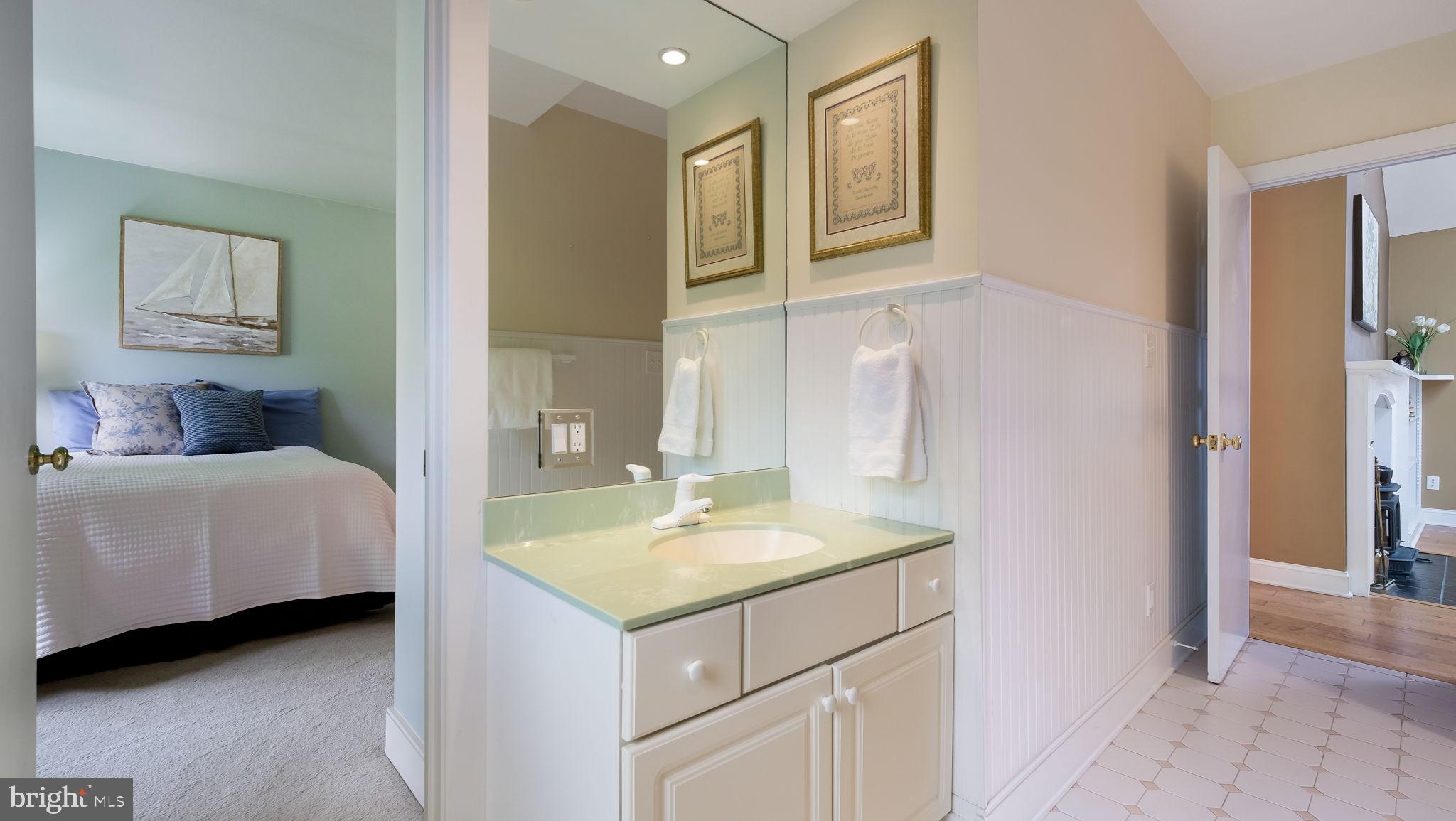 HILLTOWN - Residential