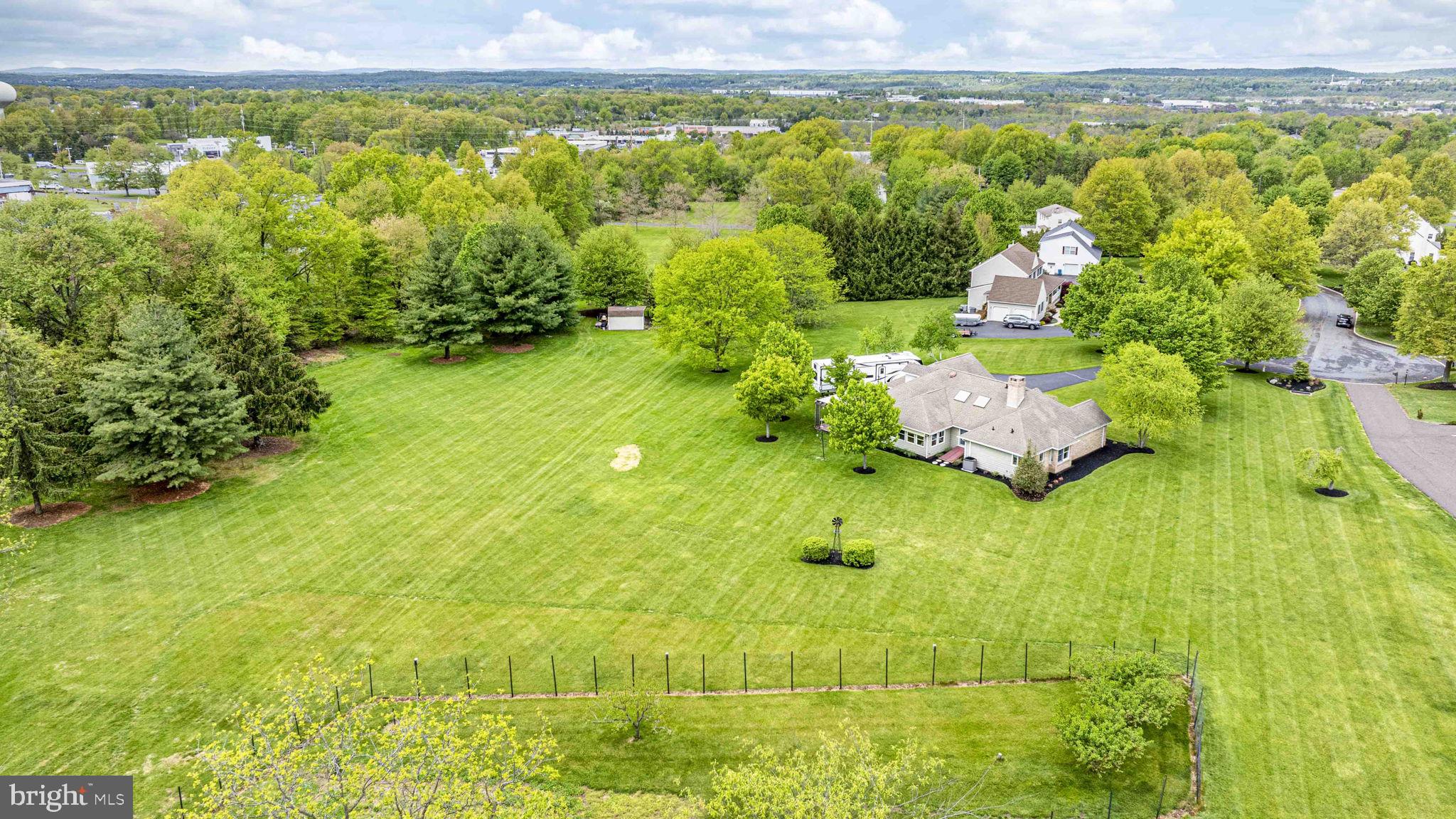 HILLTOWN - Residential