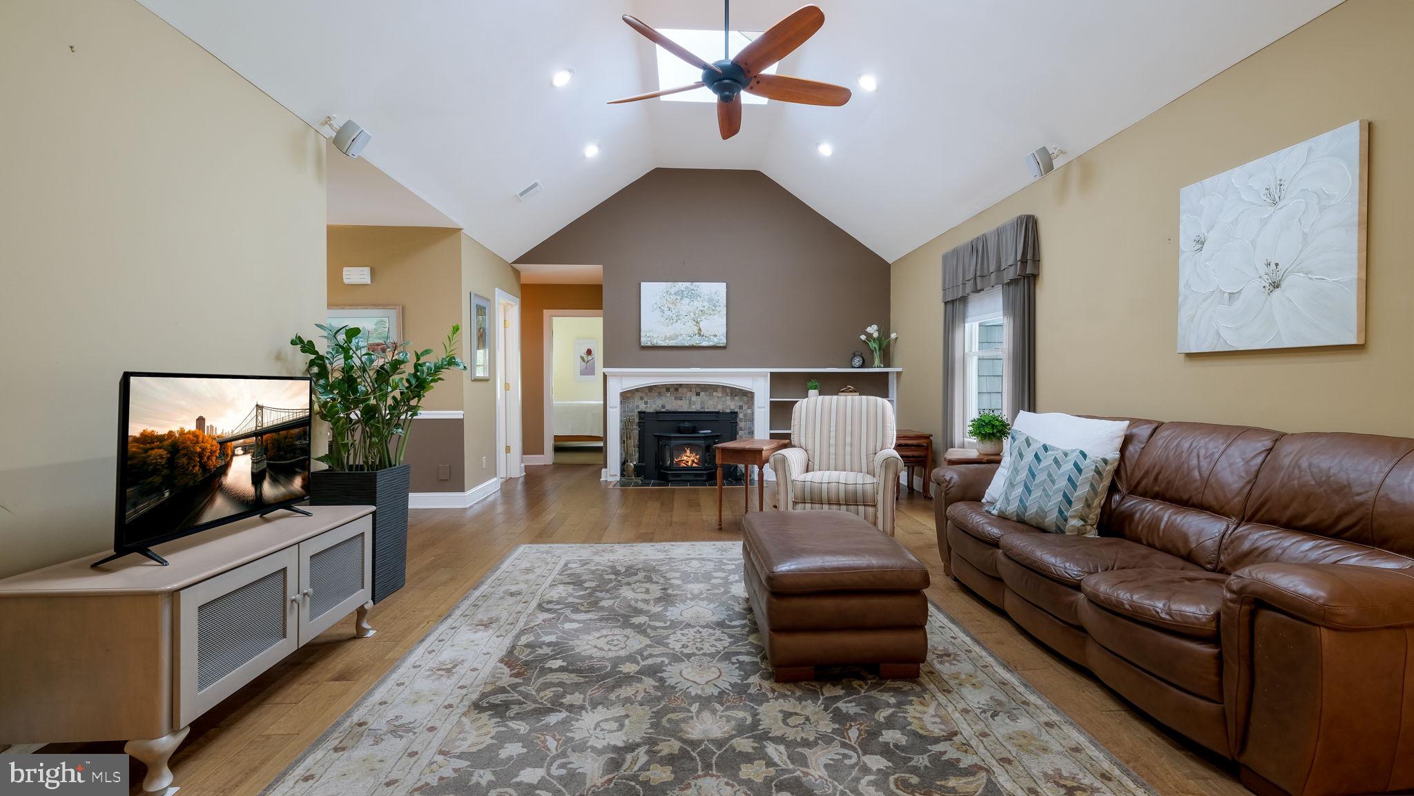 HILLTOWN - Residential