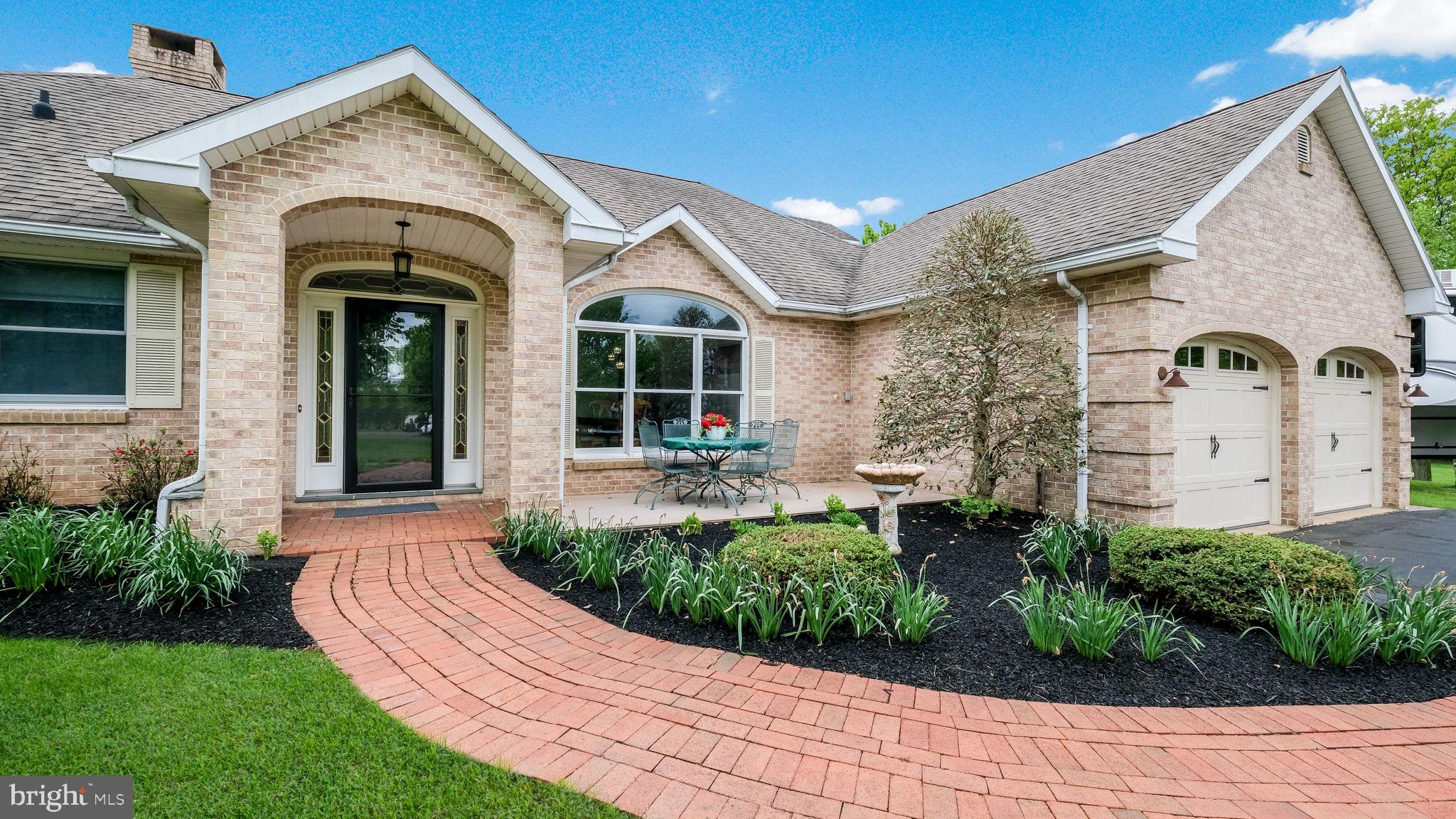 HILLTOWN - Residential