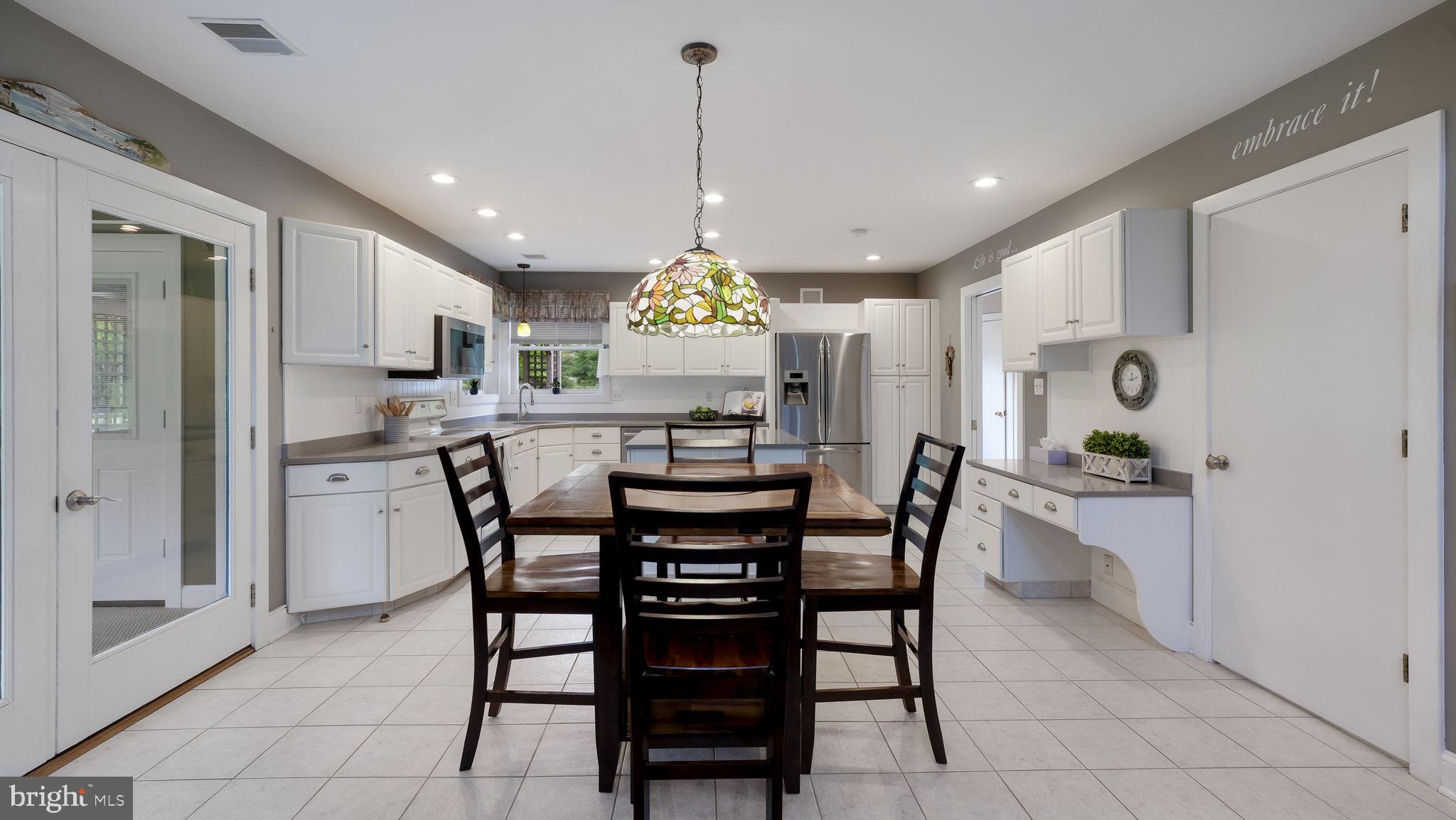 HILLTOWN - Residential