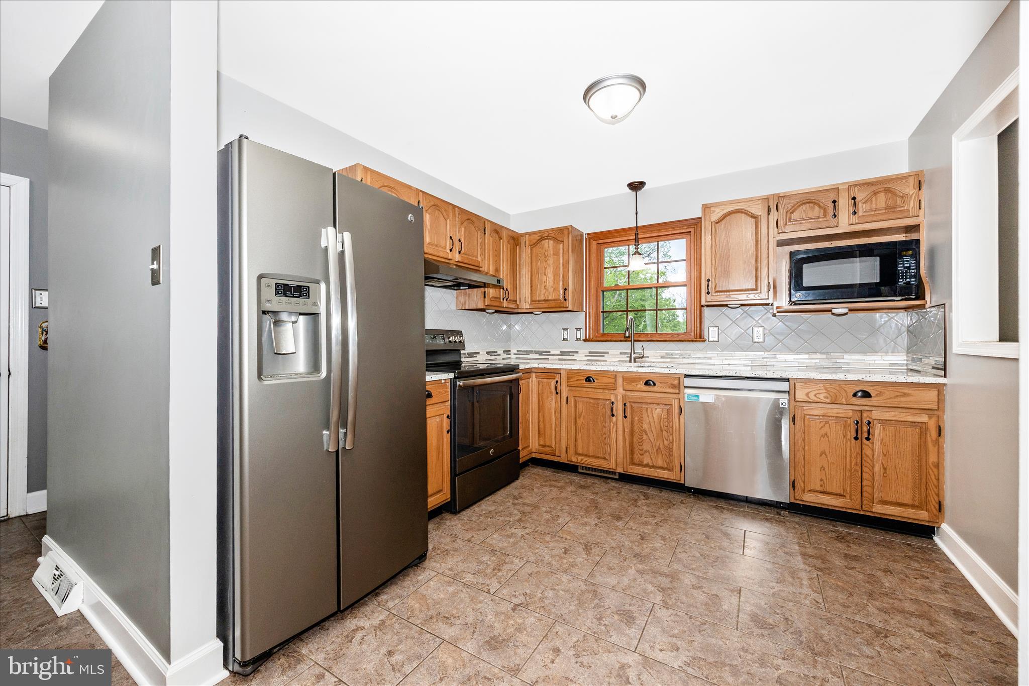 COLONIAL PARK EAST - Residential