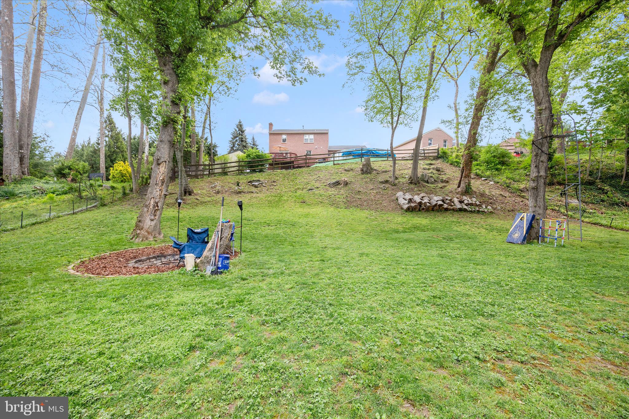 COLONIAL PARK EAST - Residential