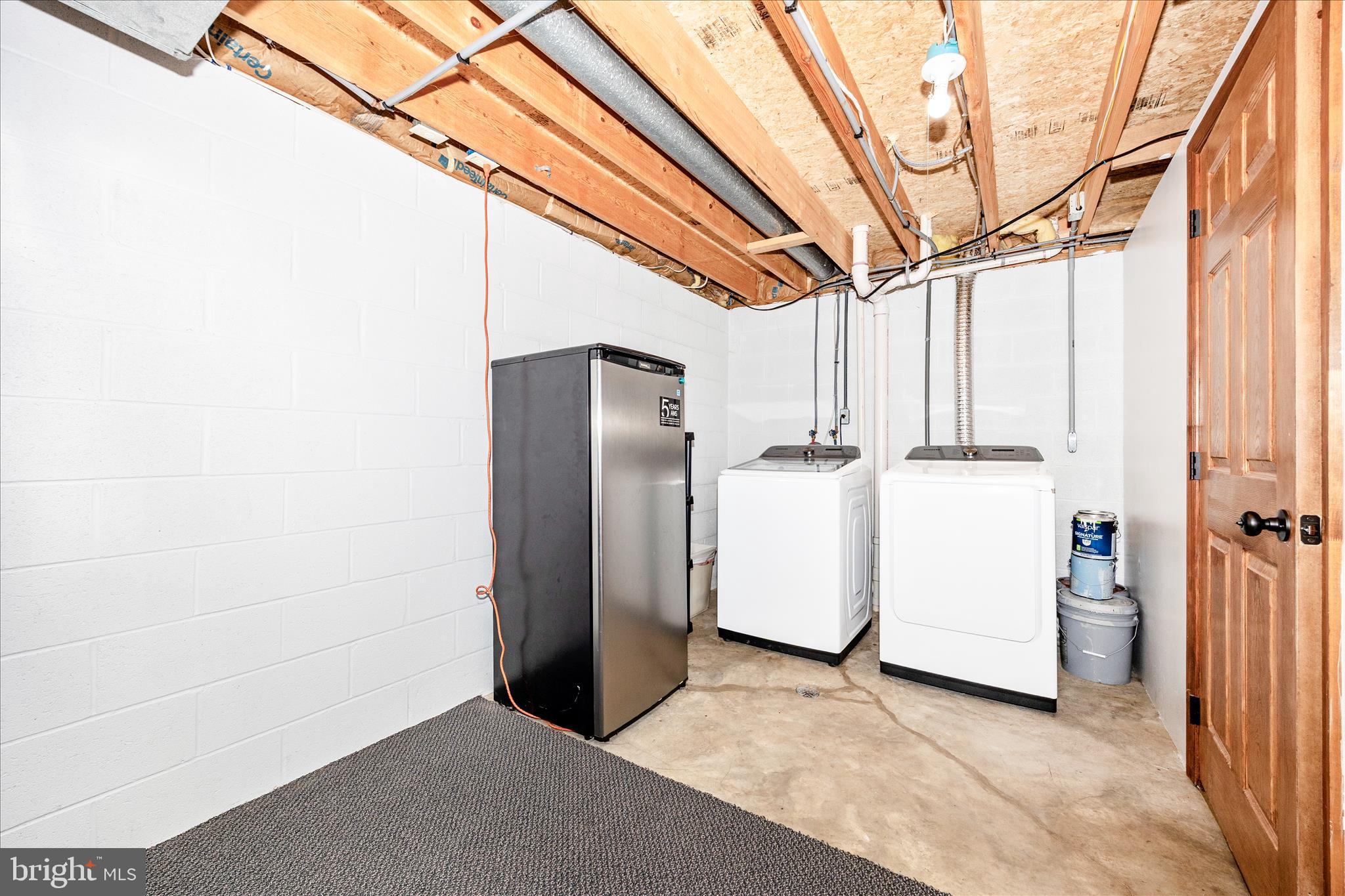 COLONIAL PARK EAST - Residential