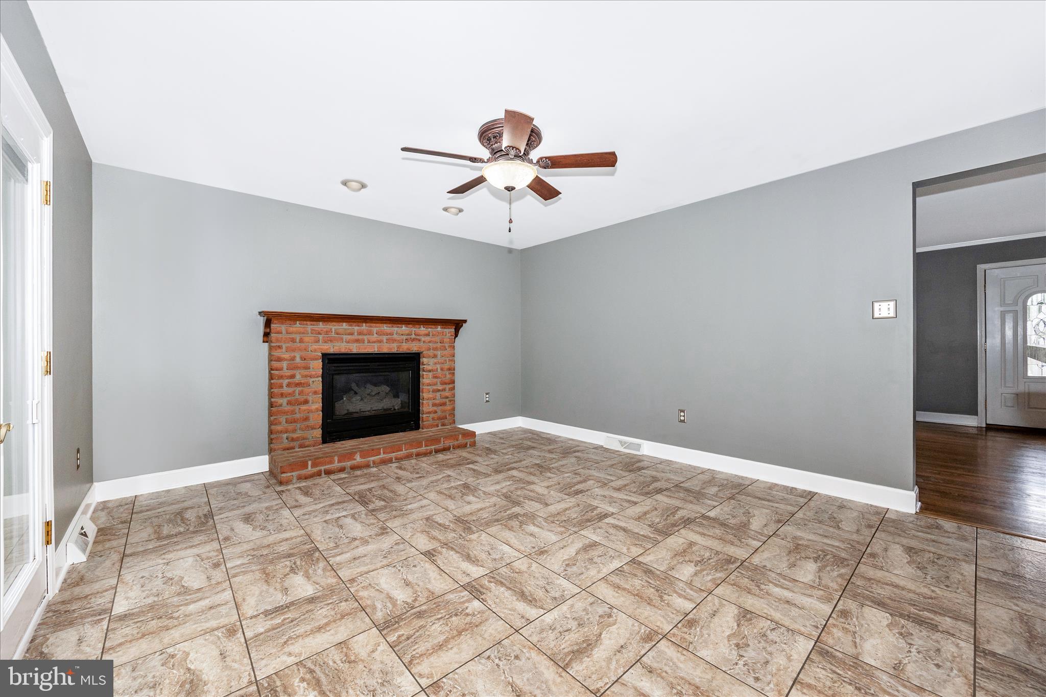 COLONIAL PARK EAST - Residential