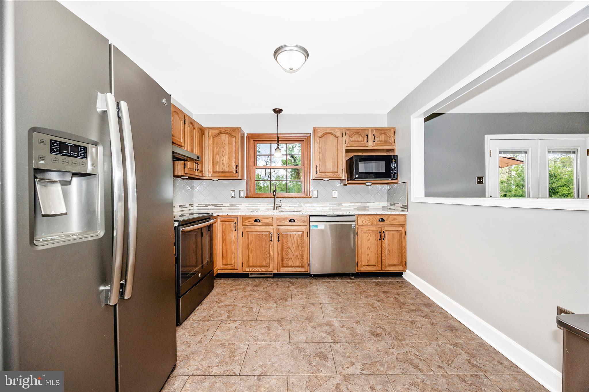 COLONIAL PARK EAST - Residential