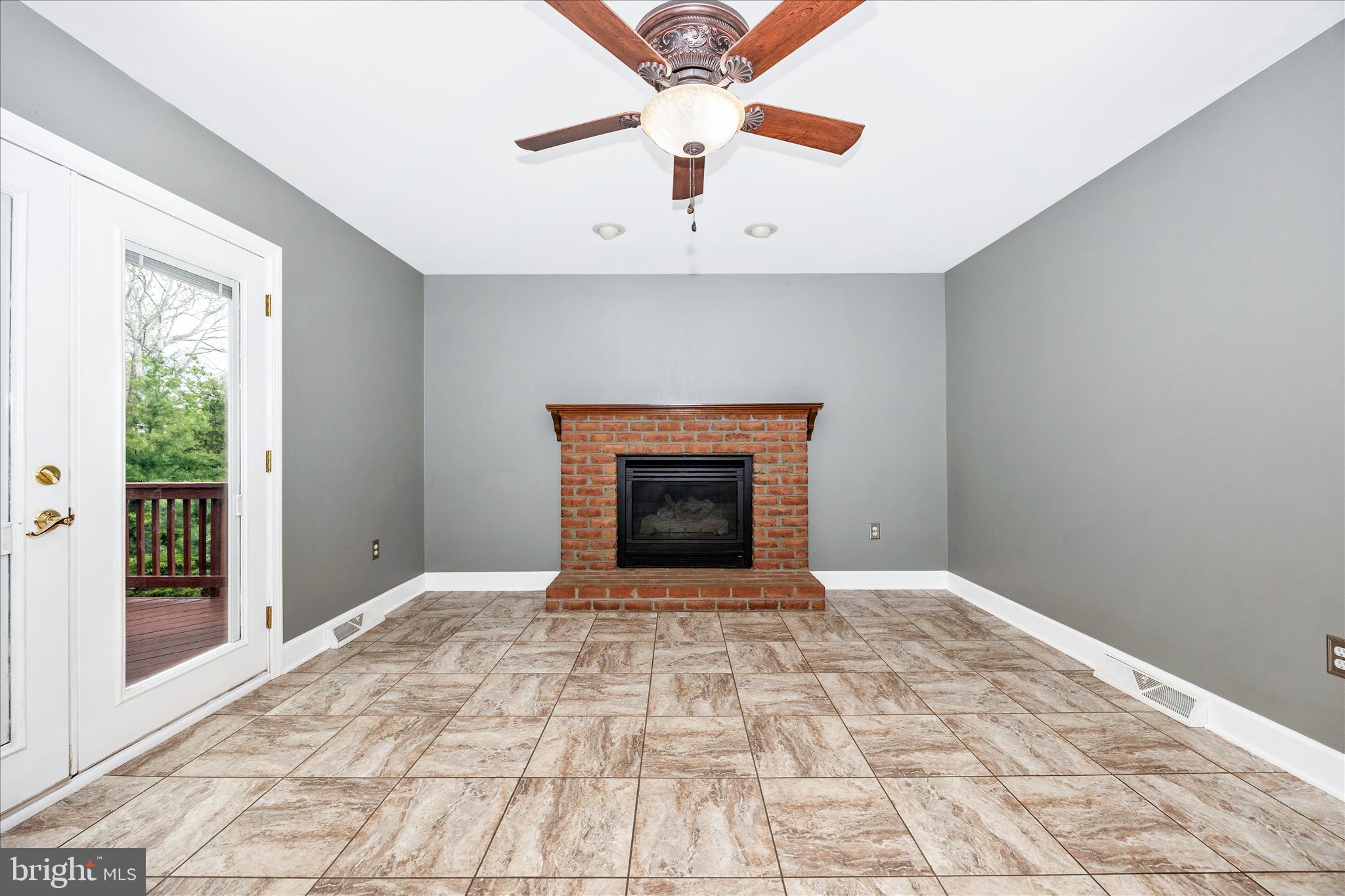 COLONIAL PARK EAST - Residential