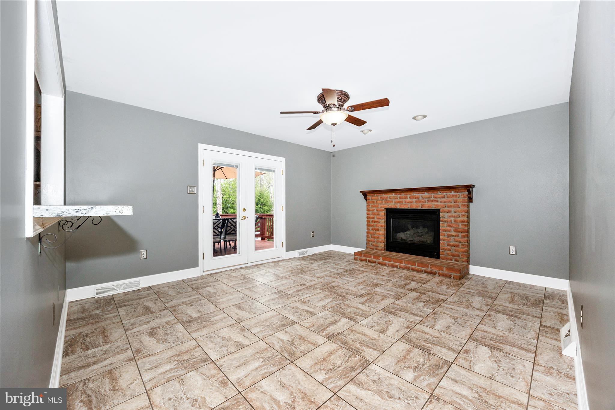 COLONIAL PARK EAST - Residential