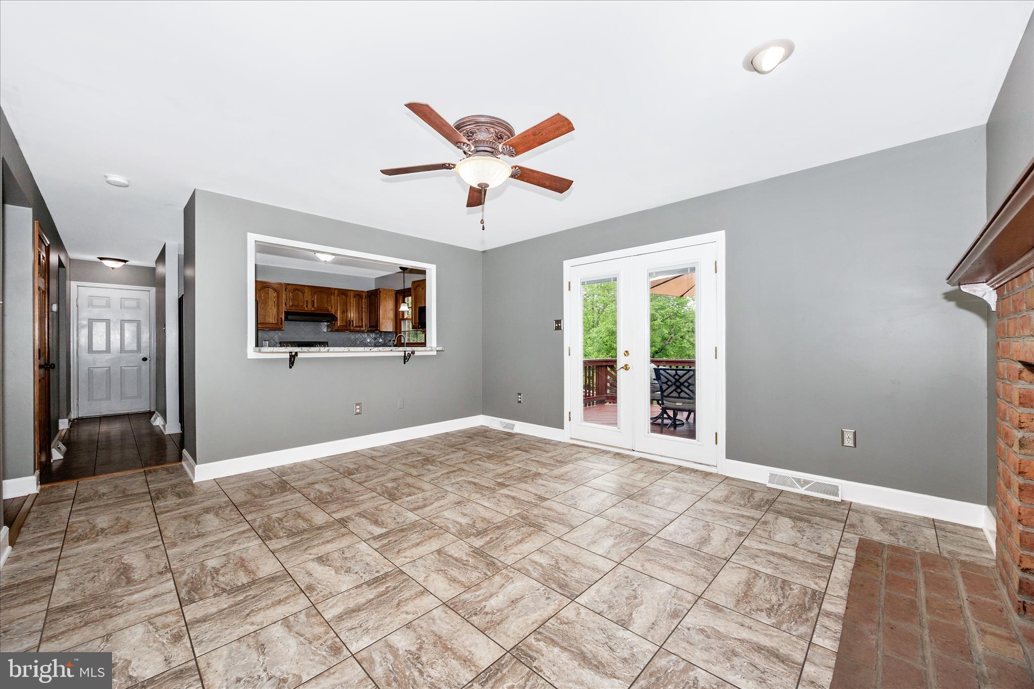 COLONIAL PARK EAST - Residential