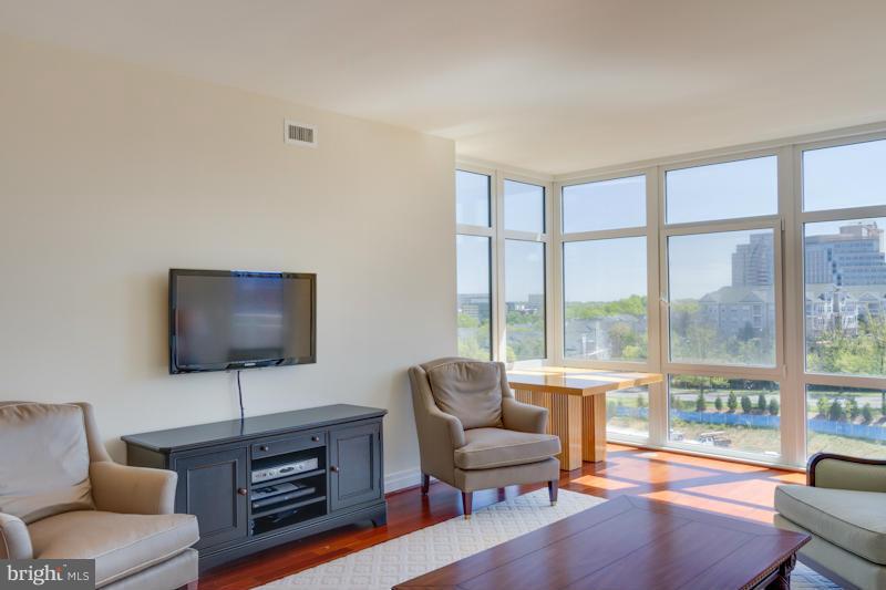 ONE PARK CREST - Residential Lease