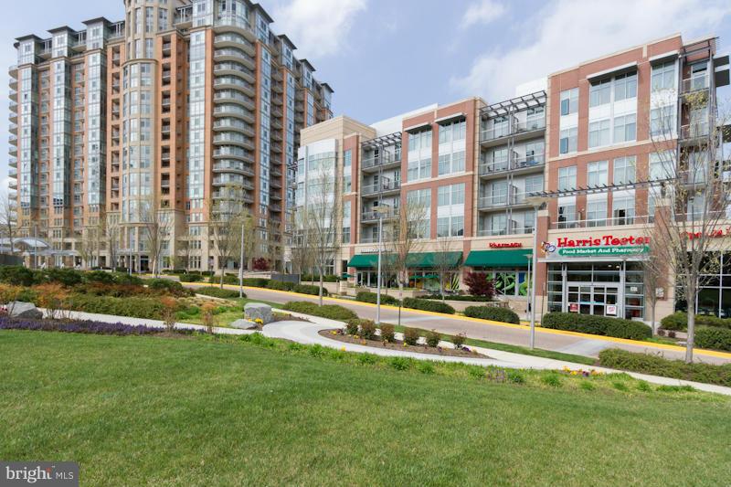 ONE PARK CREST - Residential Lease