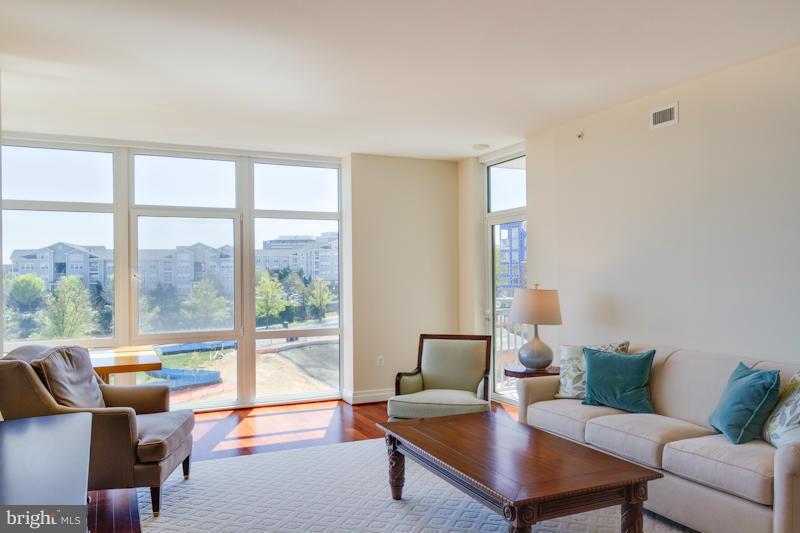 ONE PARK CREST - Residential Lease