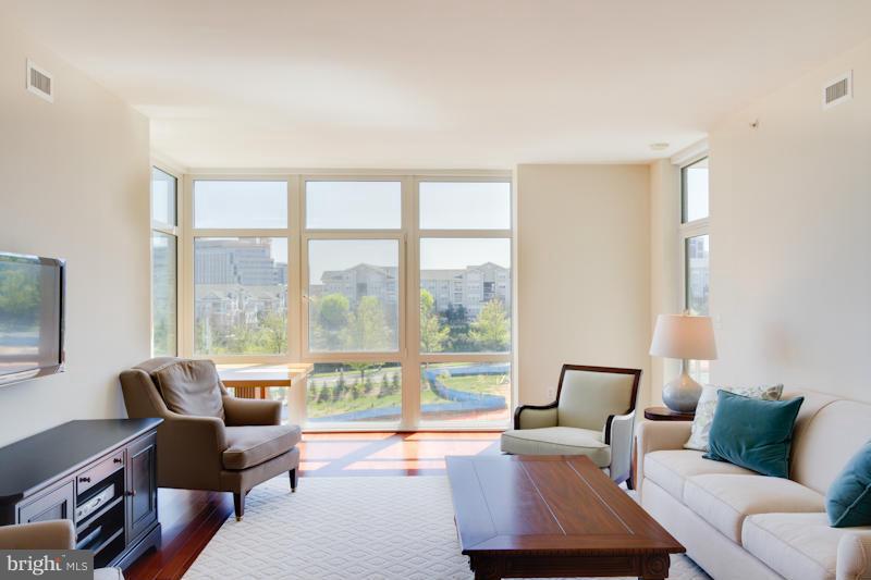 ONE PARK CREST - Residential Lease