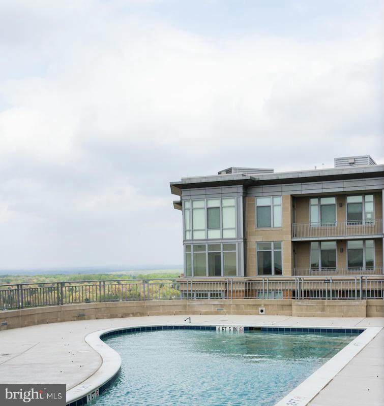 ONE PARK CREST - Residential Lease