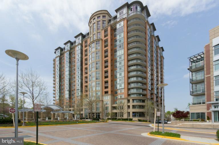 ONE PARK CREST - Residential Lease