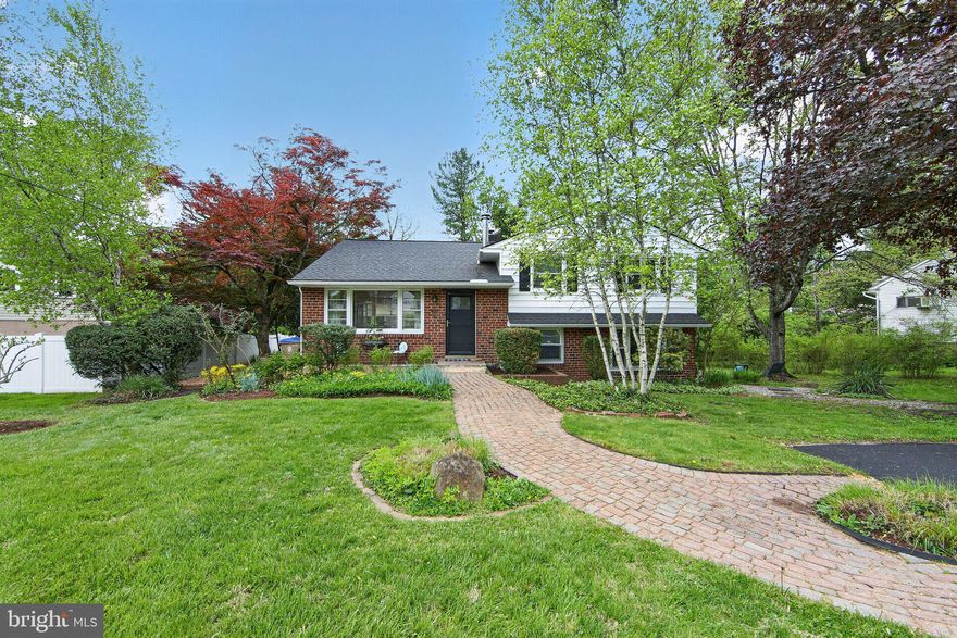 Welcome to 3520 Caley Rd., a beautifully updated 3-bedroom, 2.5-bath split-level home in
desirable Newtown Square. Set on a quiet, tree-lined street, this home offers a bright, open layout
with an updated kitchen featuring granite countertops and stainless steel appliances, flowing into
the dining and living areas. A cozy breakfast nook with a built-in window seat opens to a
covered patio and a landscaped backyard with a fire pit—perfect for indoor-outdoor living. The
spacious primary suite includes an en-suite bath, while the finished lower level offers flexible
space with a private entrance, half bath, and wood-burning stove—ideal for a guest suite, office,
or recreation area. It is located in walking distance to Ellis Preserve with its many restaurants and
shops as well as to Greer Park with walking paths, boardwalks and playground. This move-in
ready home combines comfort, convenience, and versatility.