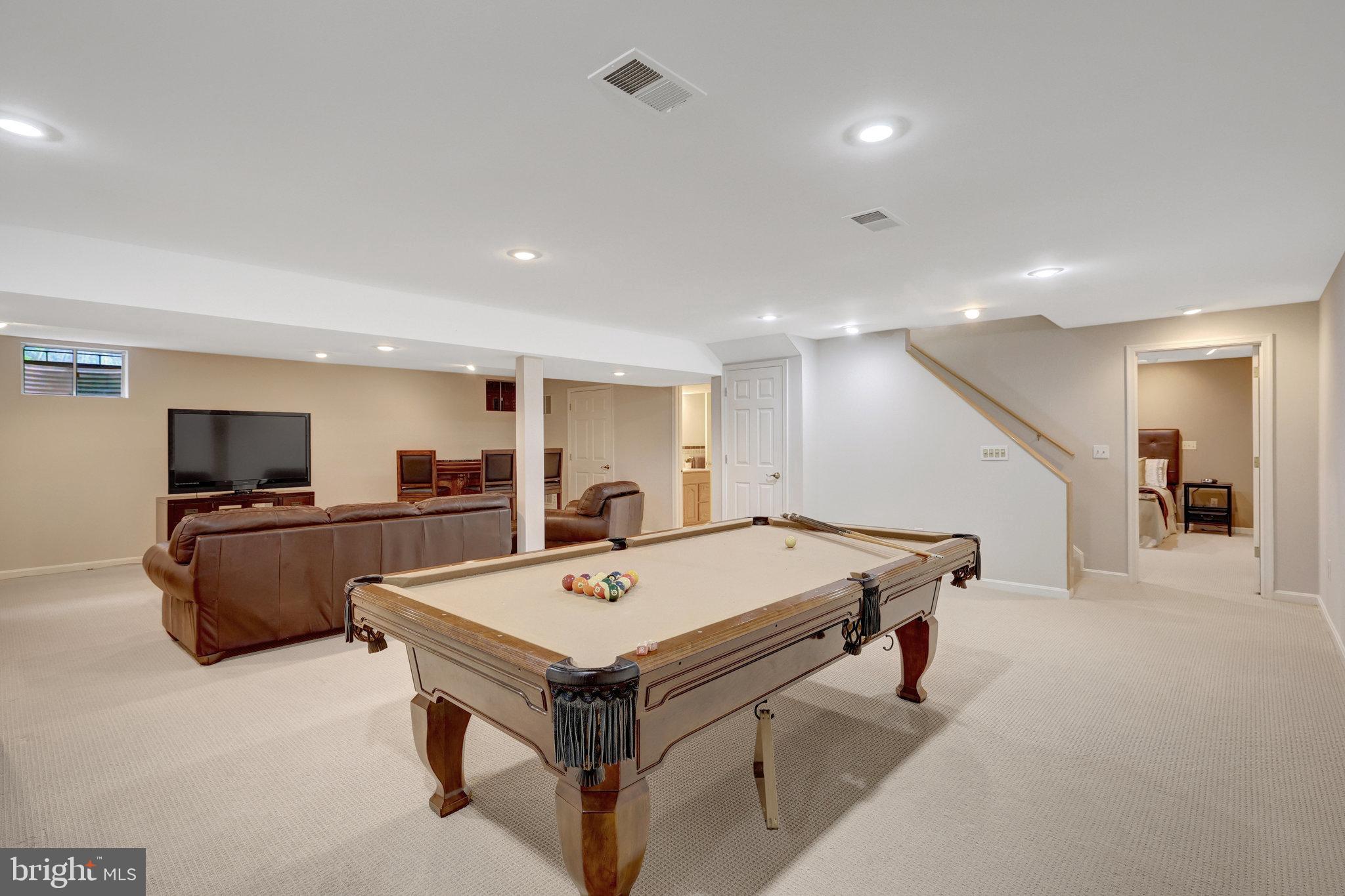 VIENNA WOODS - Residential