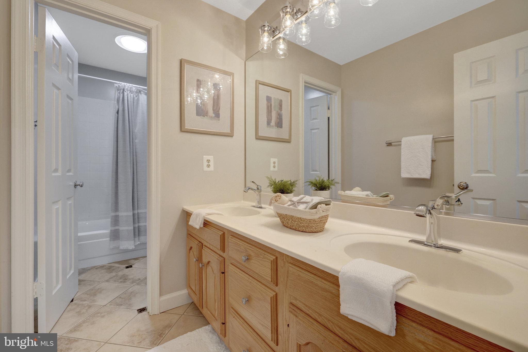 VIENNA WOODS - Residential