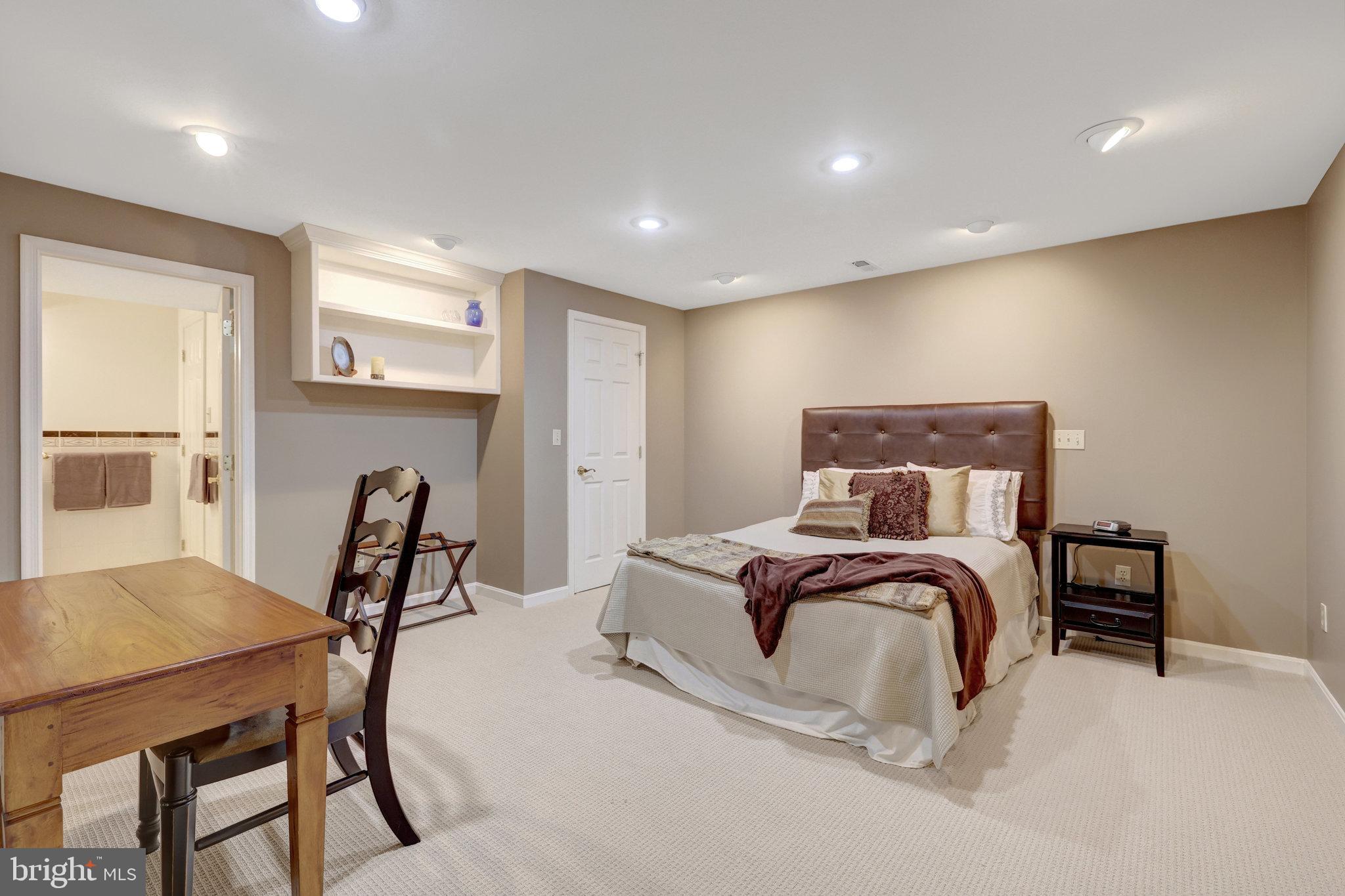 VIENNA WOODS - Residential