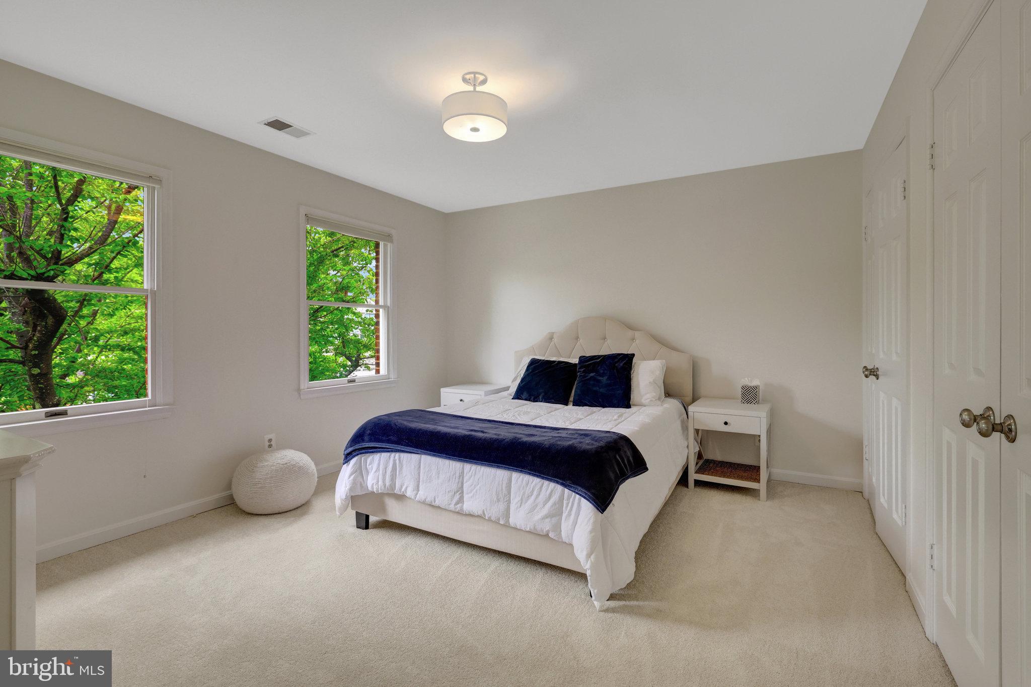 VIENNA WOODS - Residential