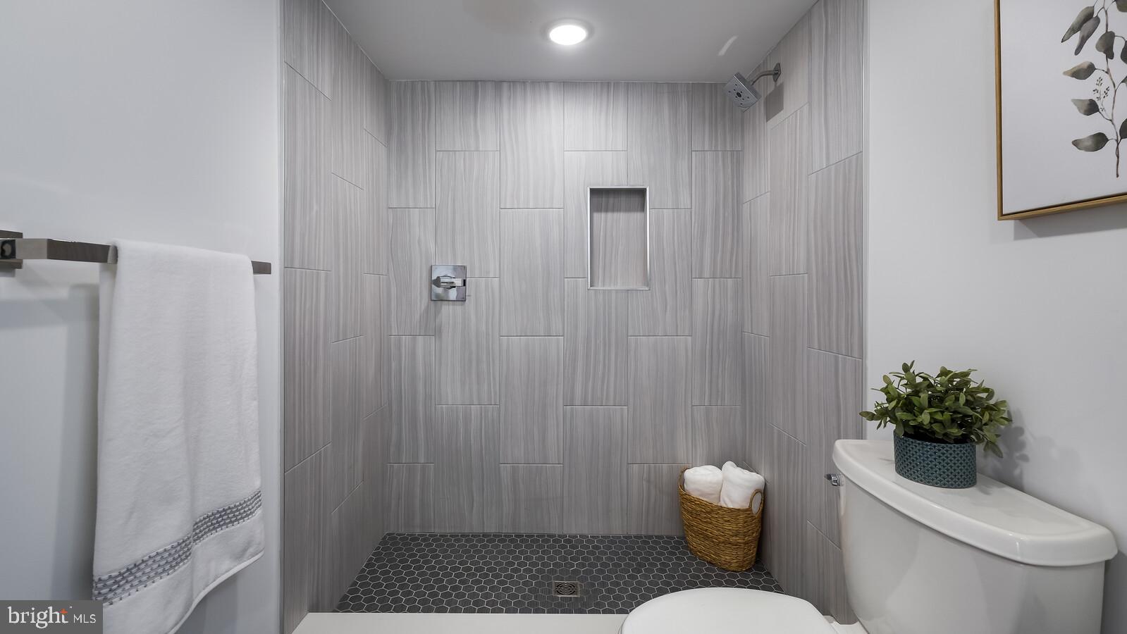 LOGAN SQUARE - Residential Lease