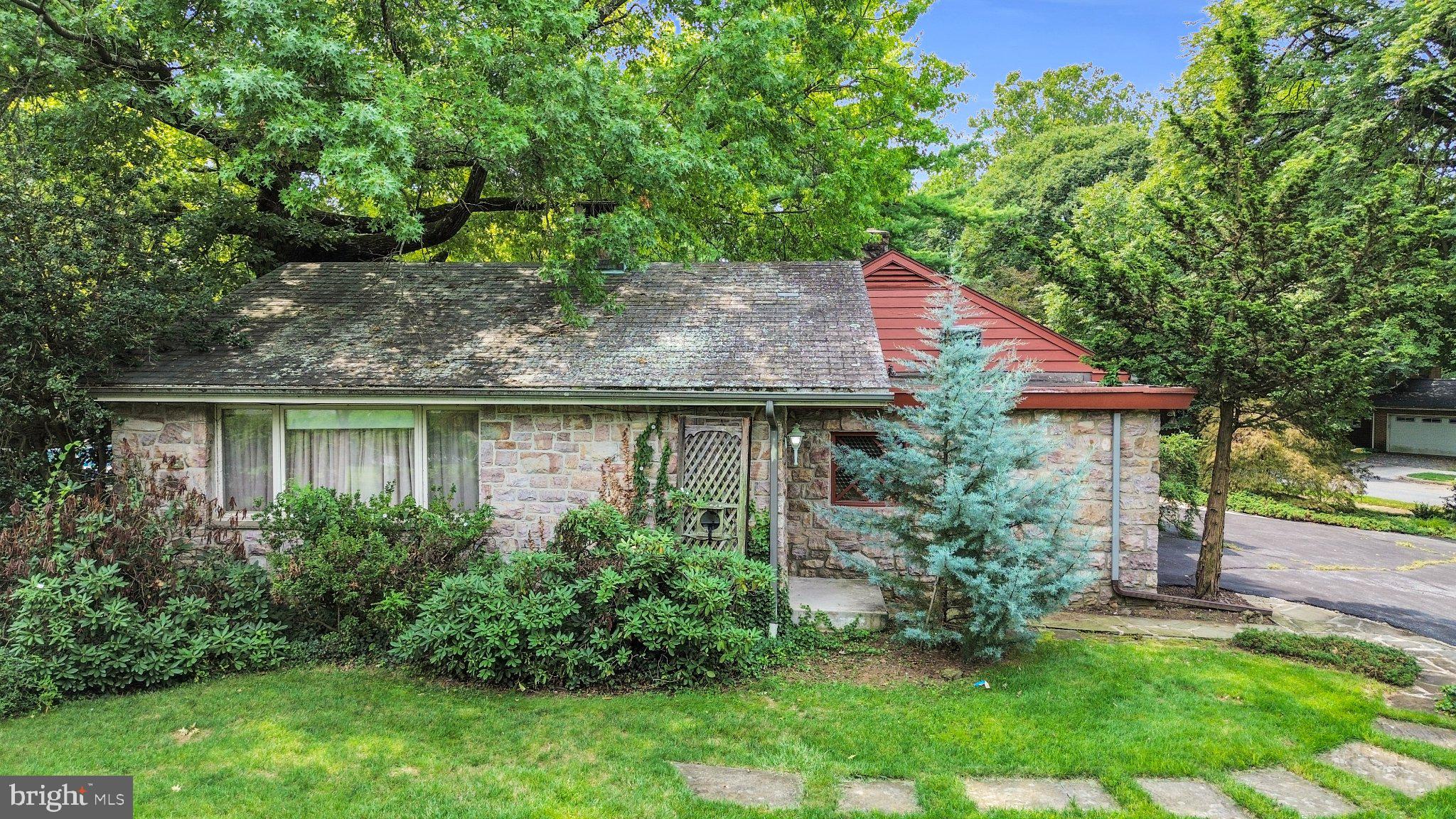 809 FARR PLACE
