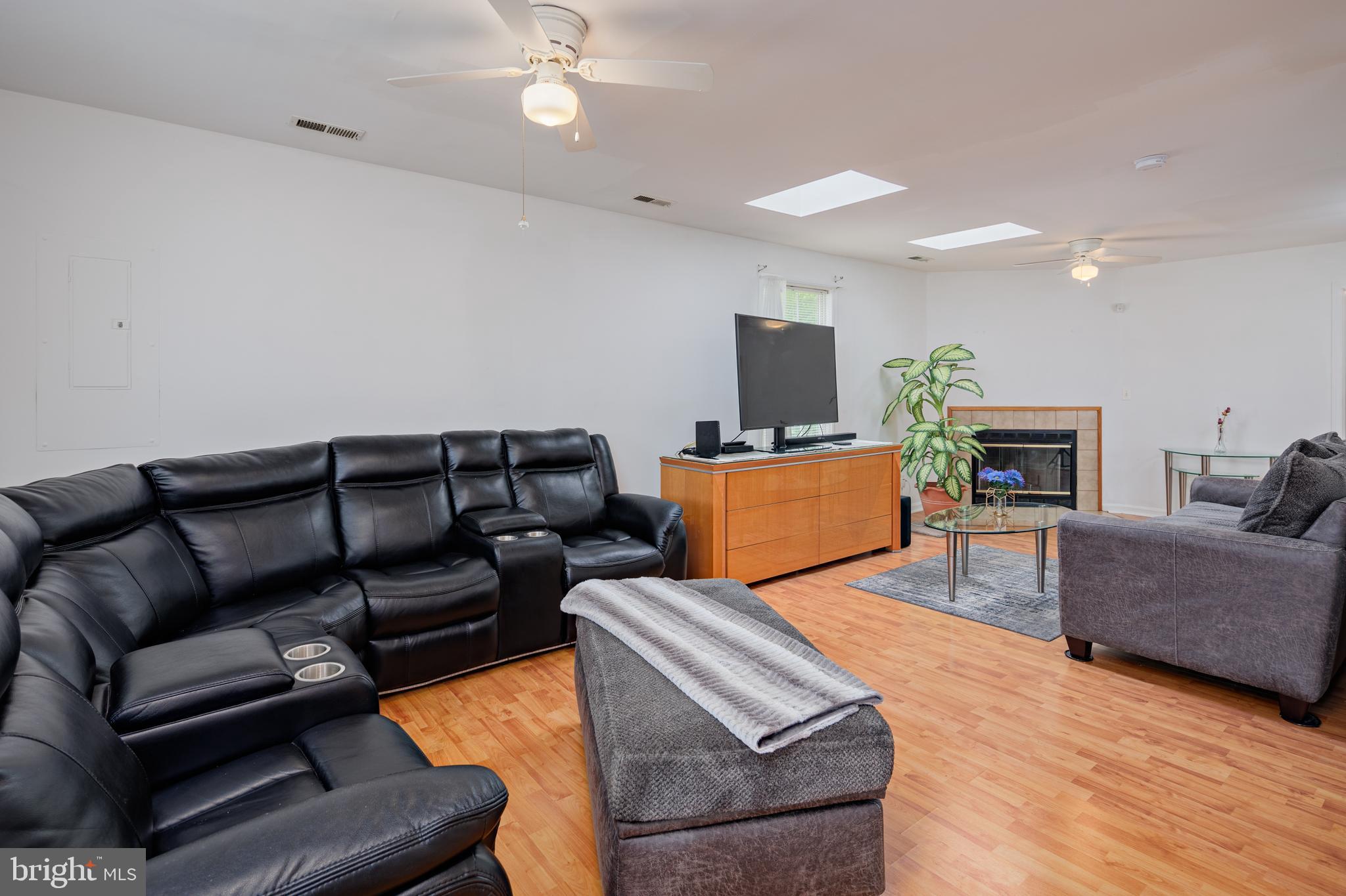 DELK MANOR - Residential