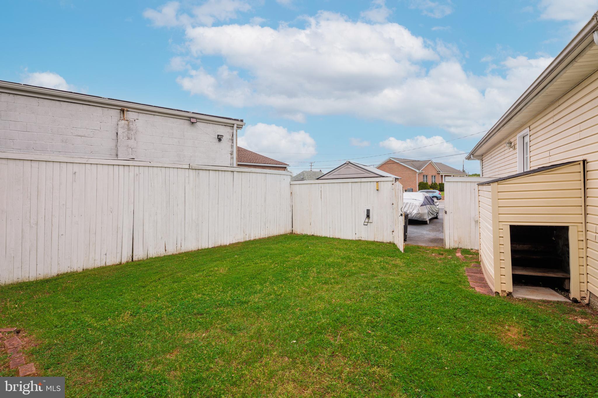 DELK MANOR - Residential