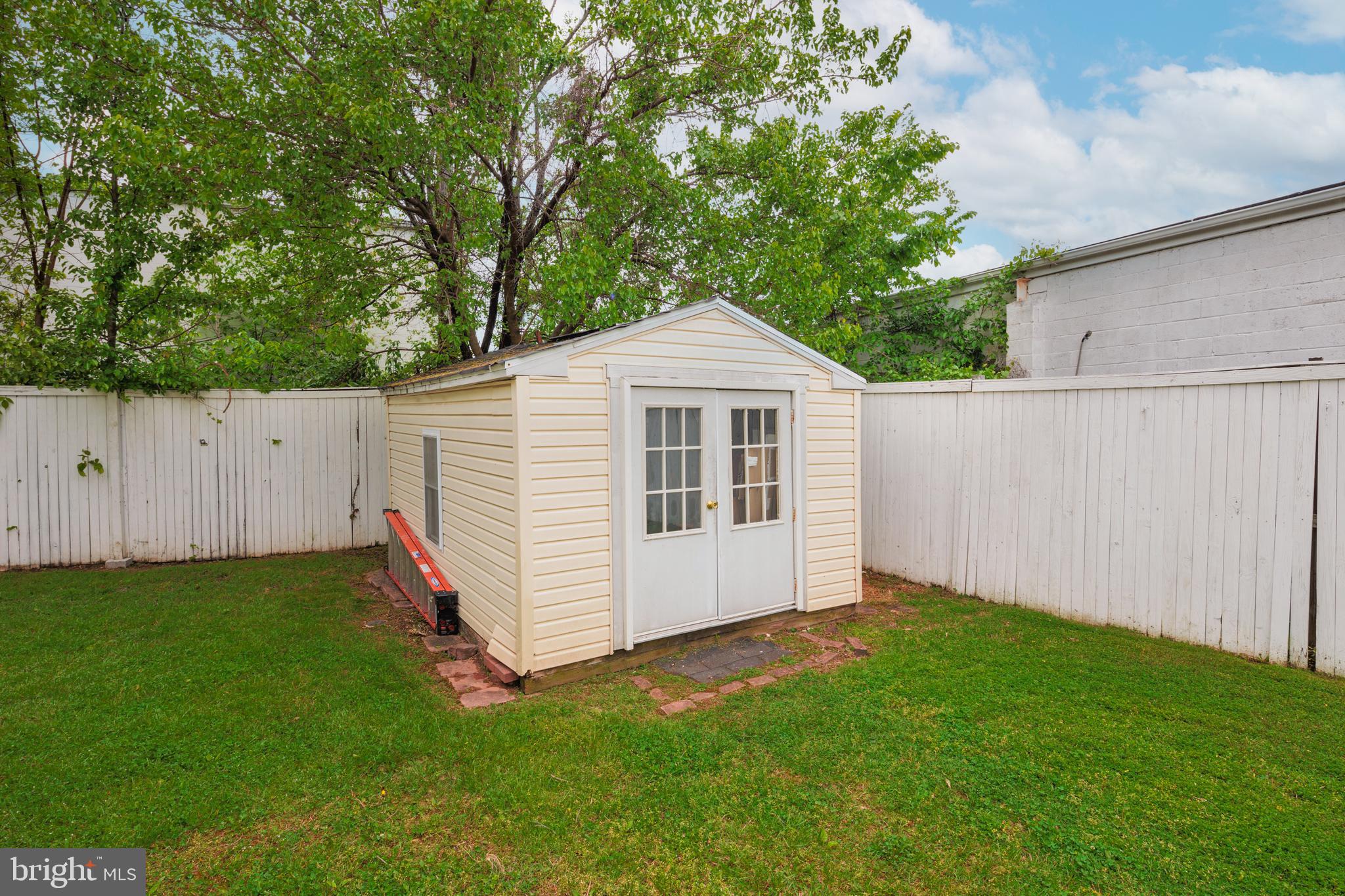 DELK MANOR - Residential