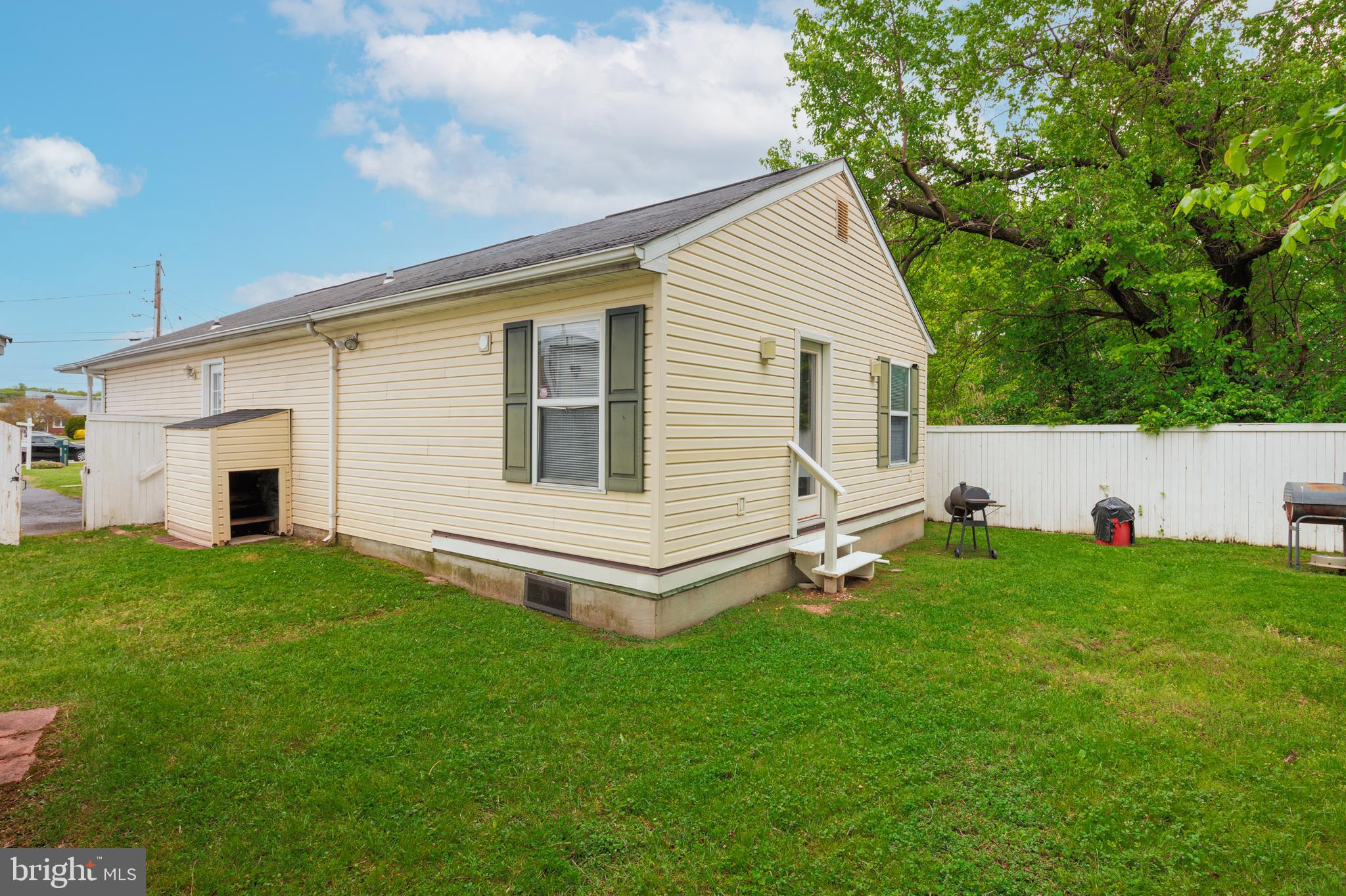 DELK MANOR - Residential