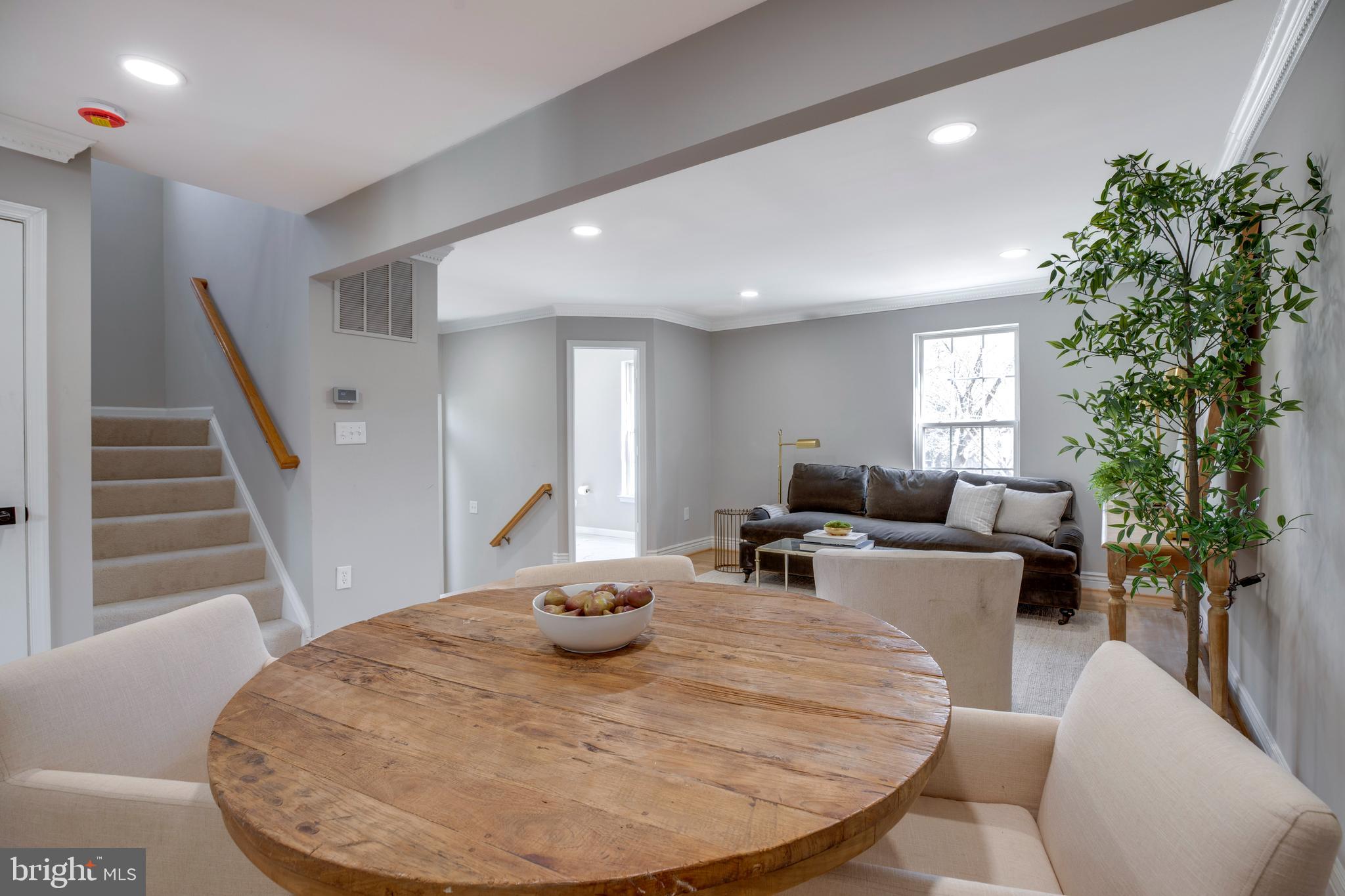 ROUND HILL - Residential