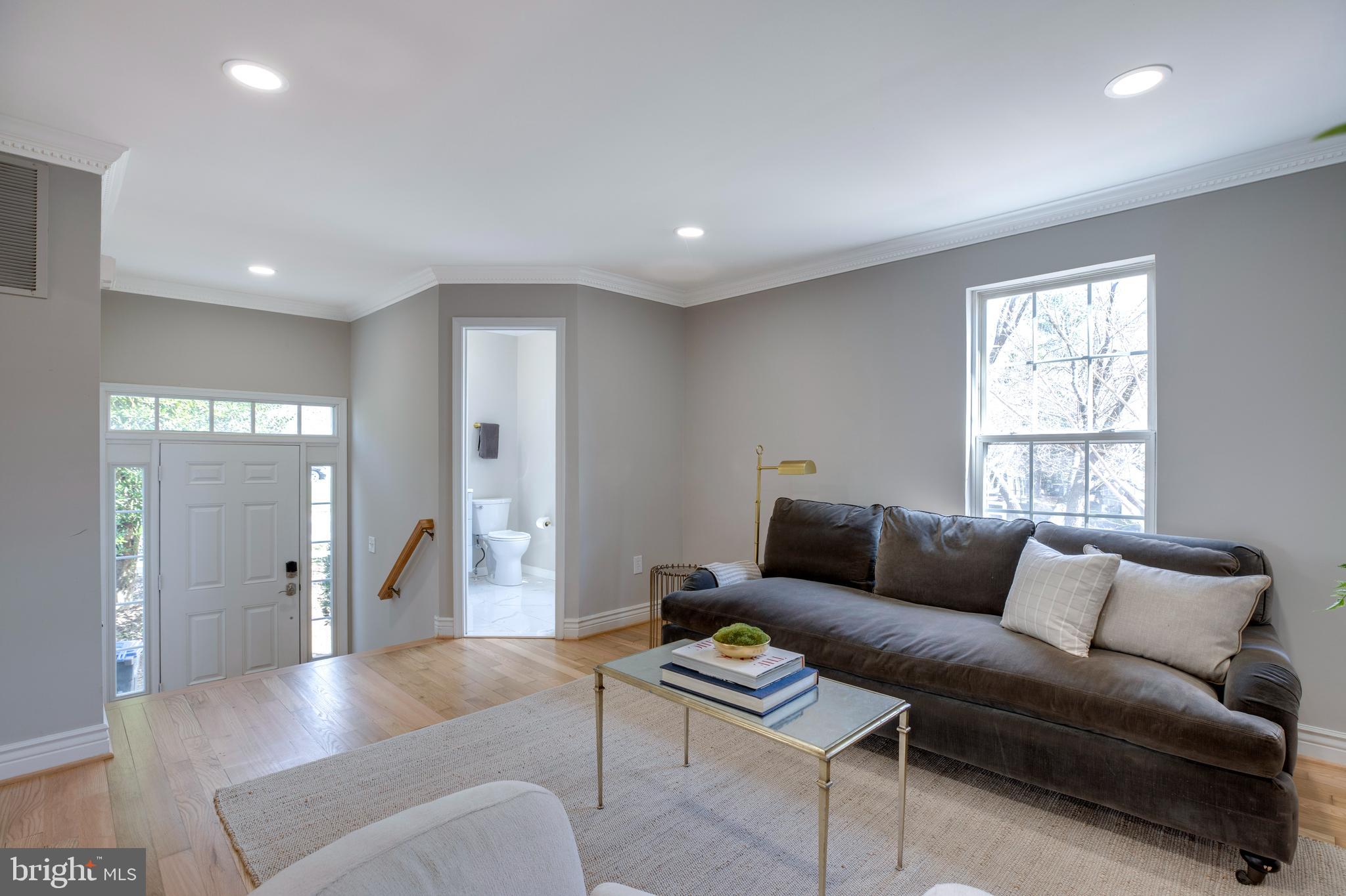 ROUND HILL - Residential