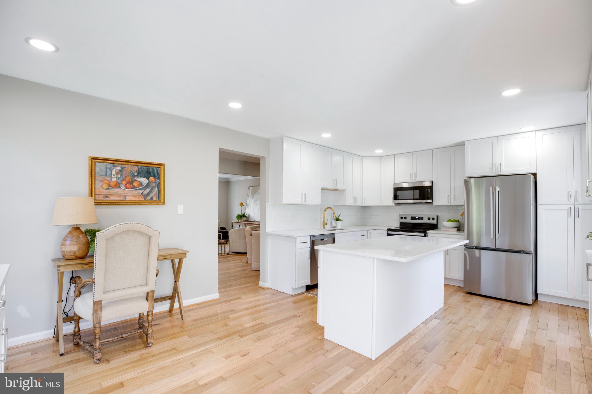 ROUND HILL - Residential