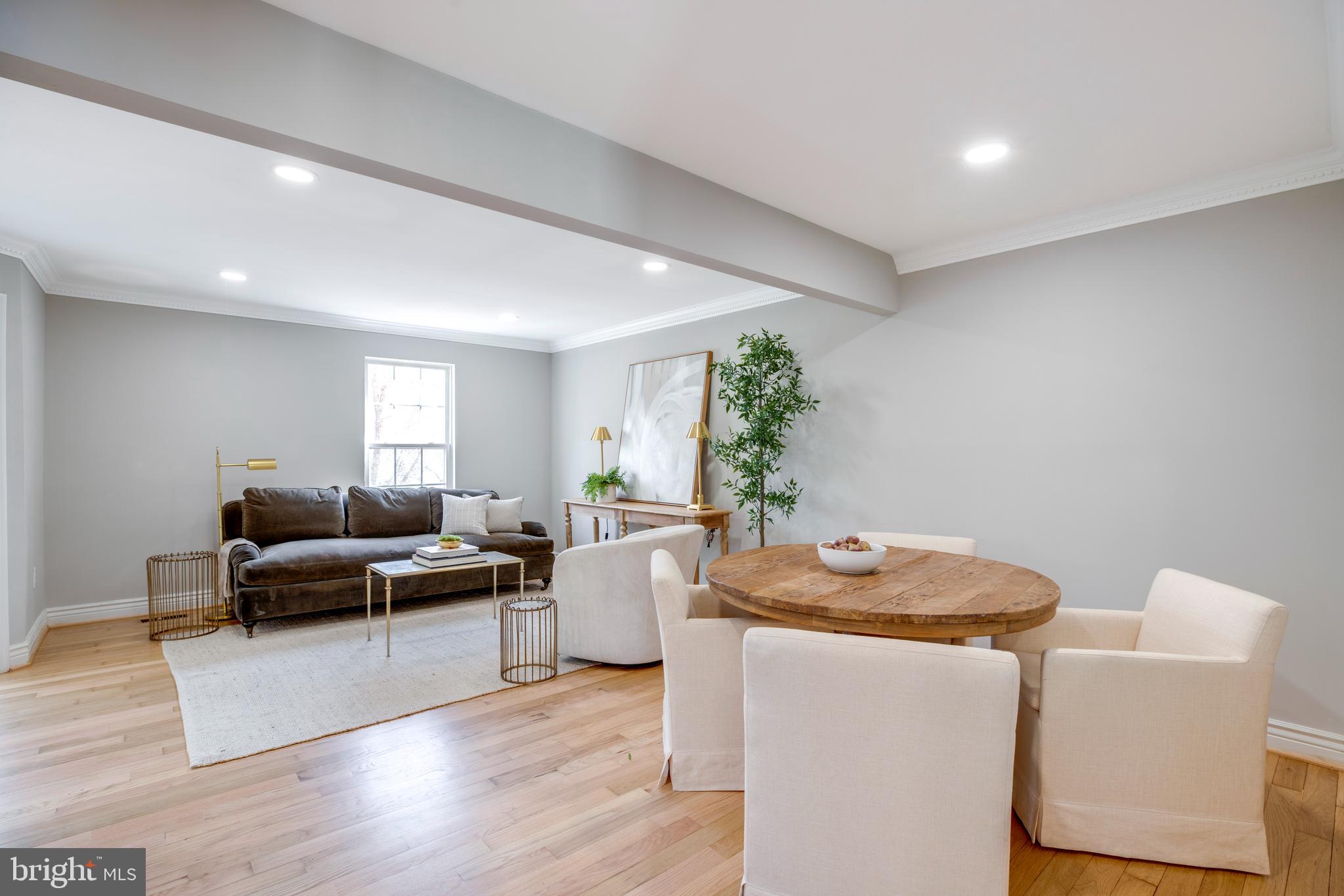 ROUND HILL - Residential