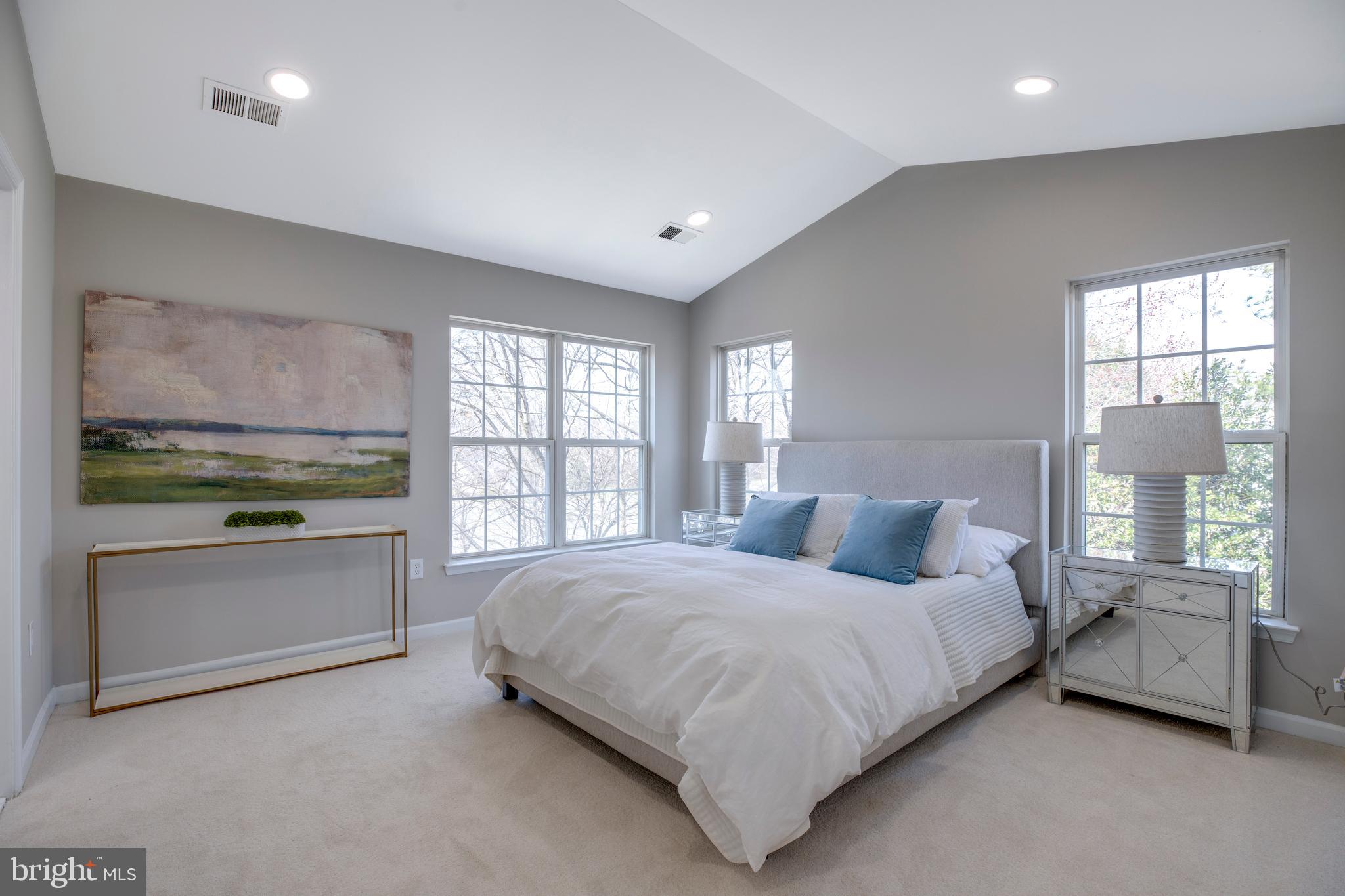 ROUND HILL - Residential