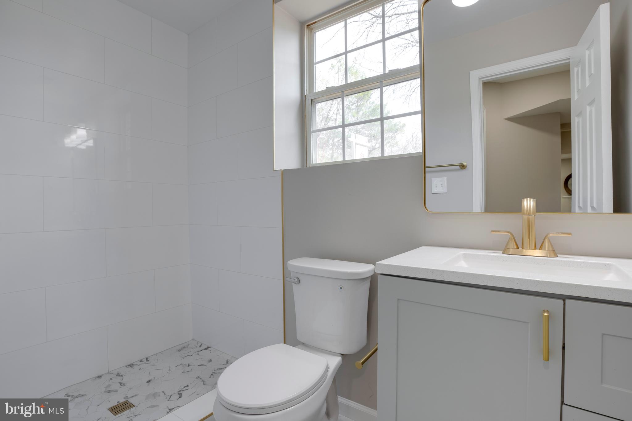 ROUND HILL - Residential