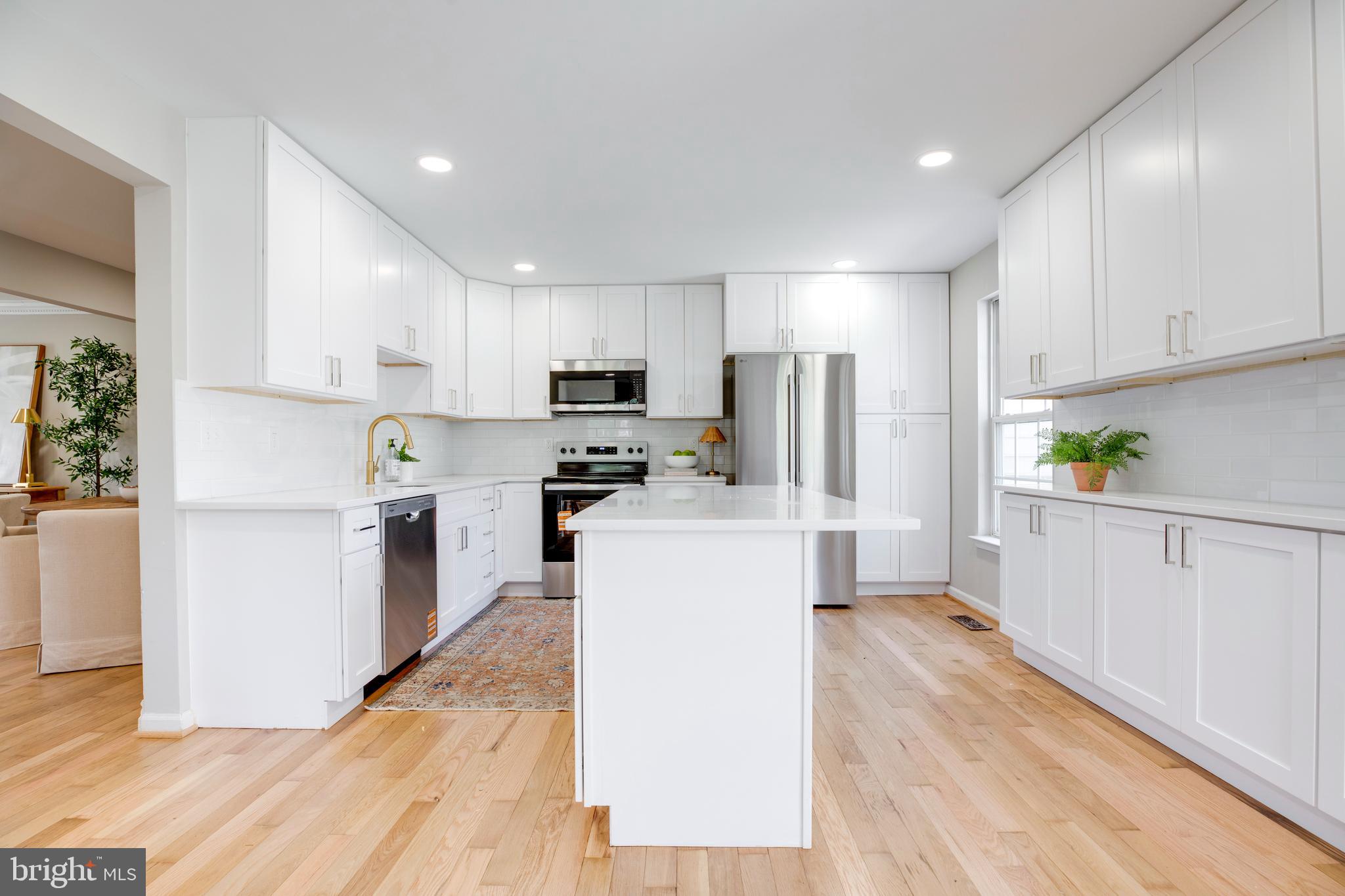 ROUND HILL - Residential