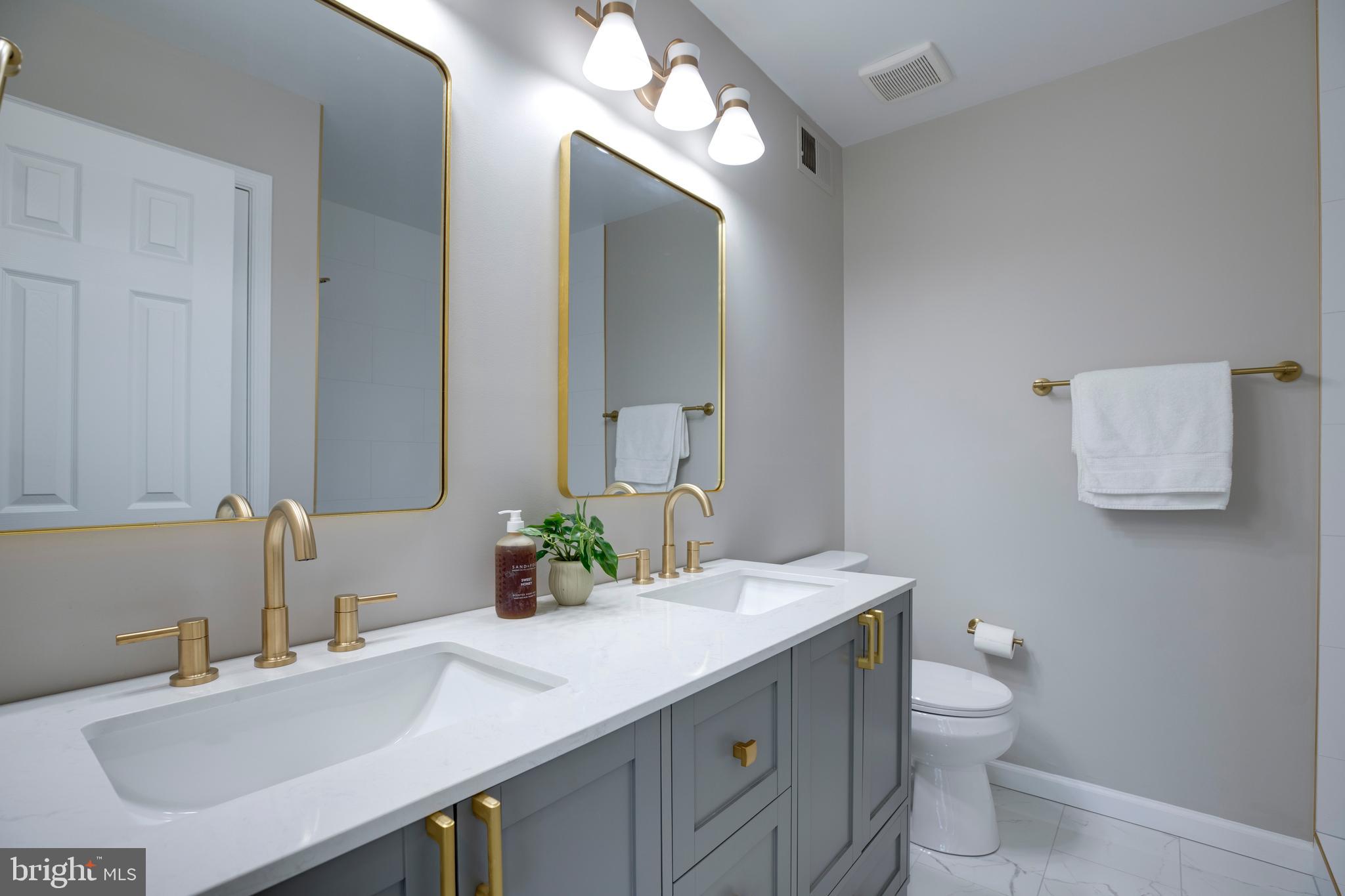 ROUND HILL - Residential