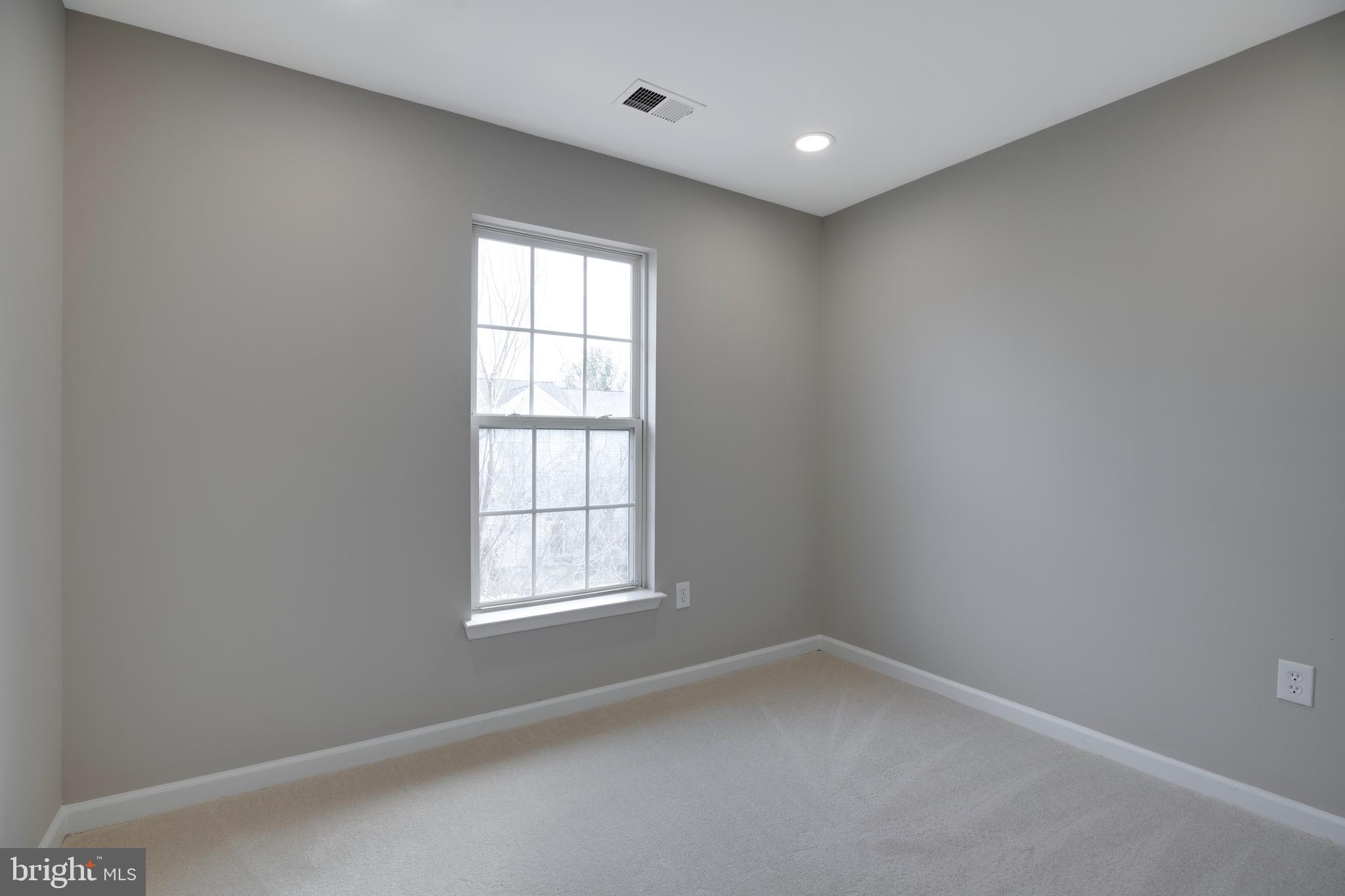 ROUND HILL - Residential