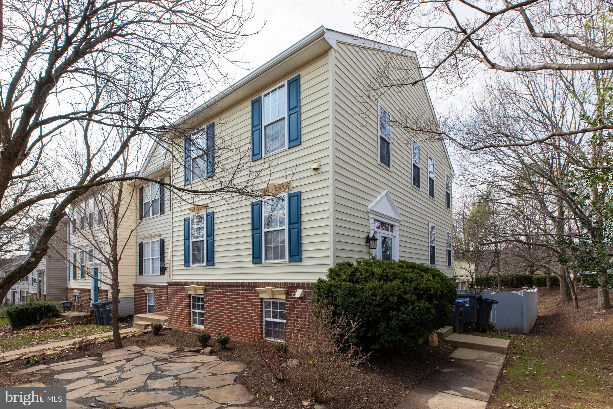 ROUND HILL - Residential