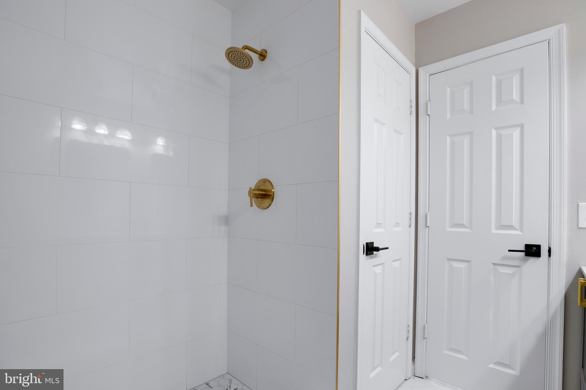 ROUND HILL - Residential