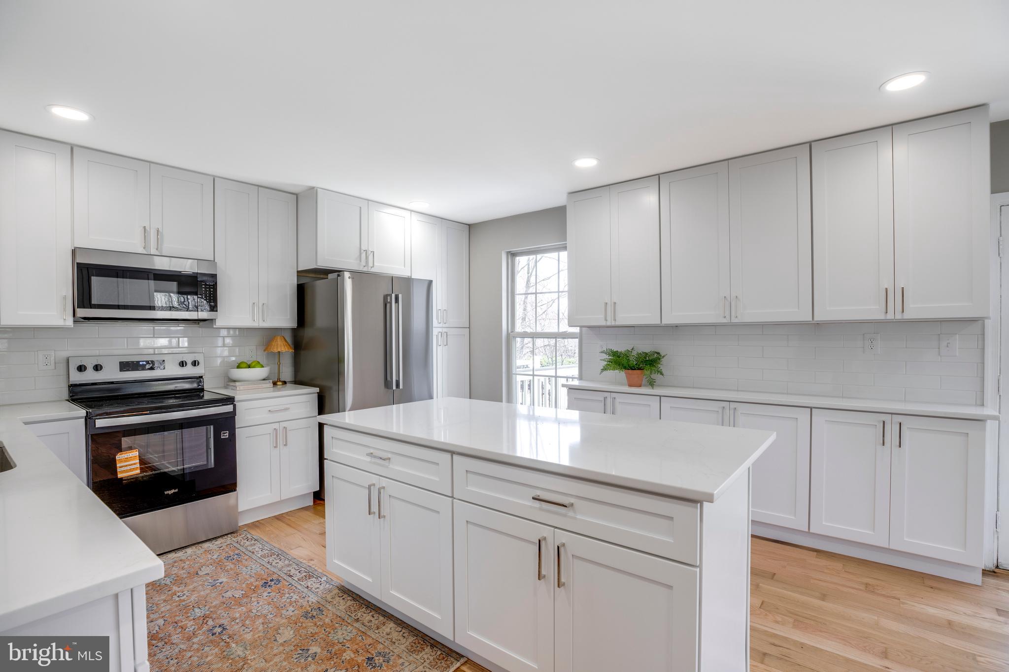 ROUND HILL - Residential